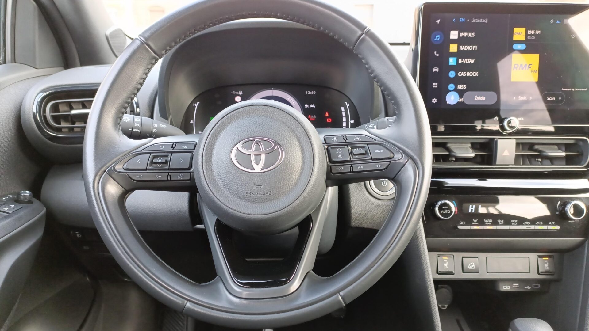 Toyota Yaris Cross - zdjęcie 12