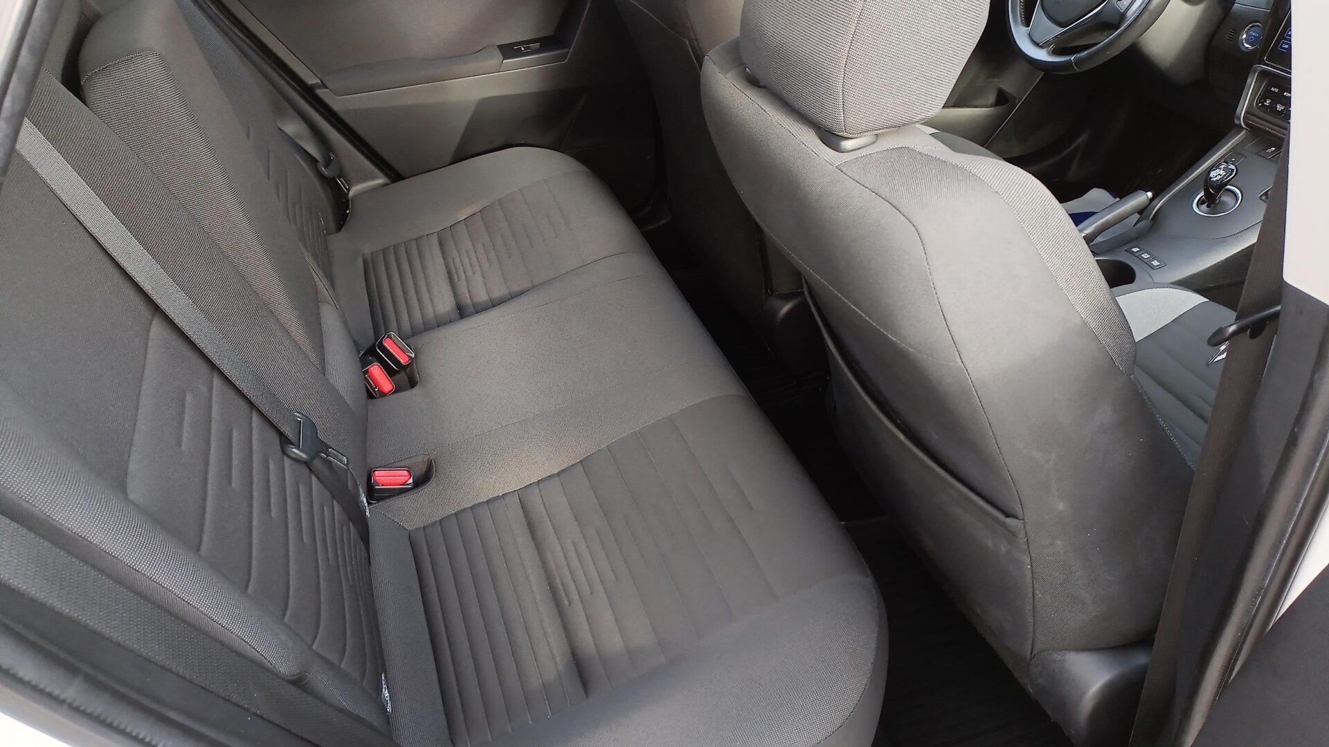 Toyota Auris - zdjęcie 12