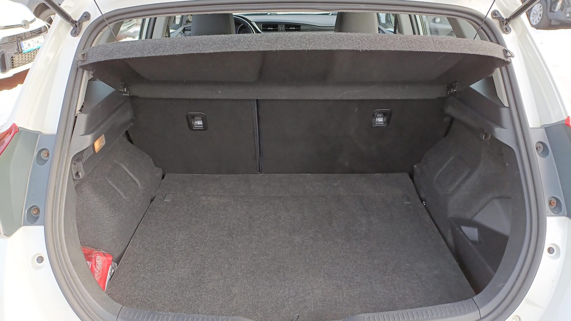 Toyota Auris - zdjęcie 17