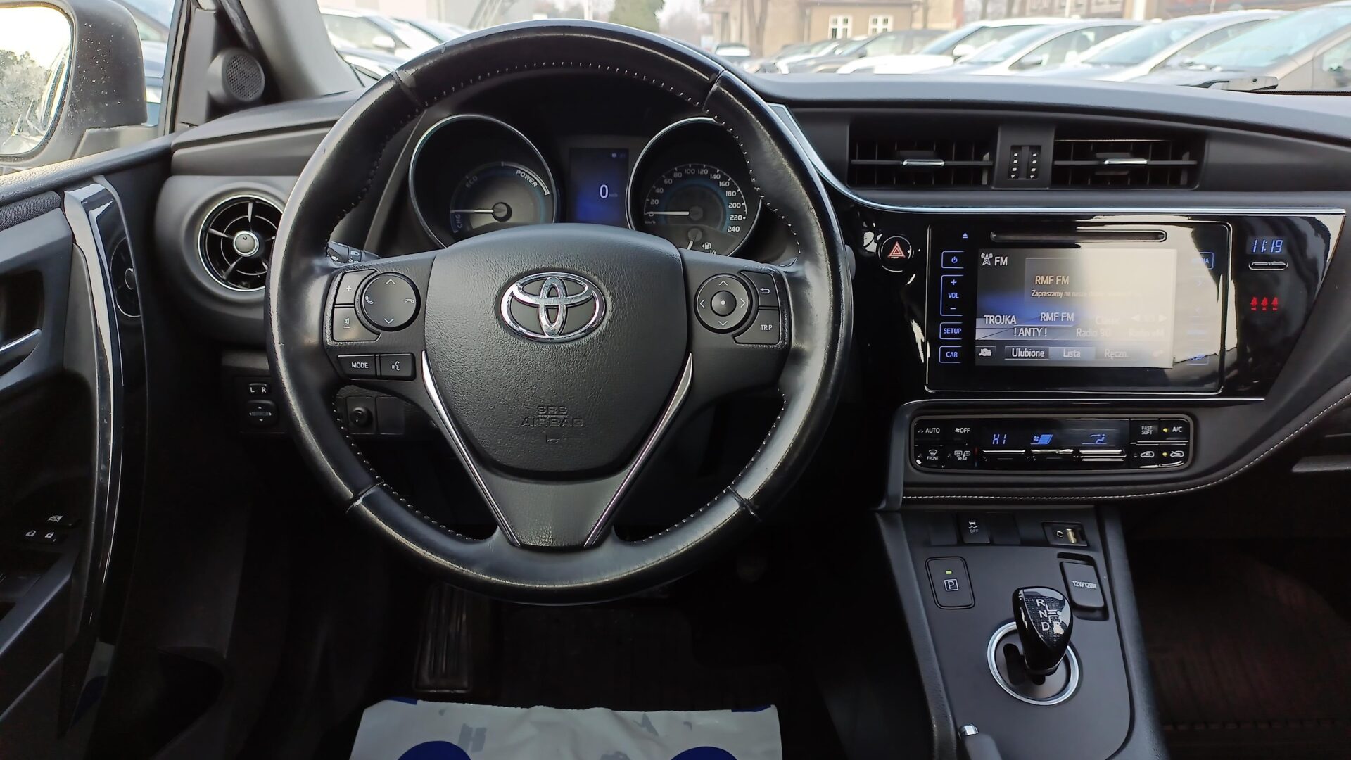 Toyota Auris - zdjęcie 14