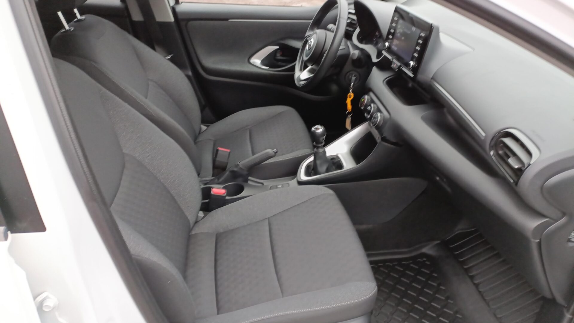 Toyota Yaris - zdjęcie 12