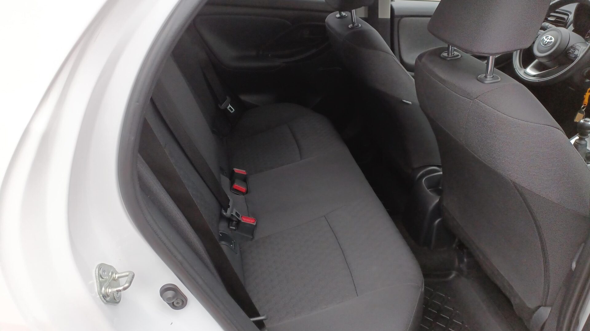 Toyota Yaris - zdjęcie 13