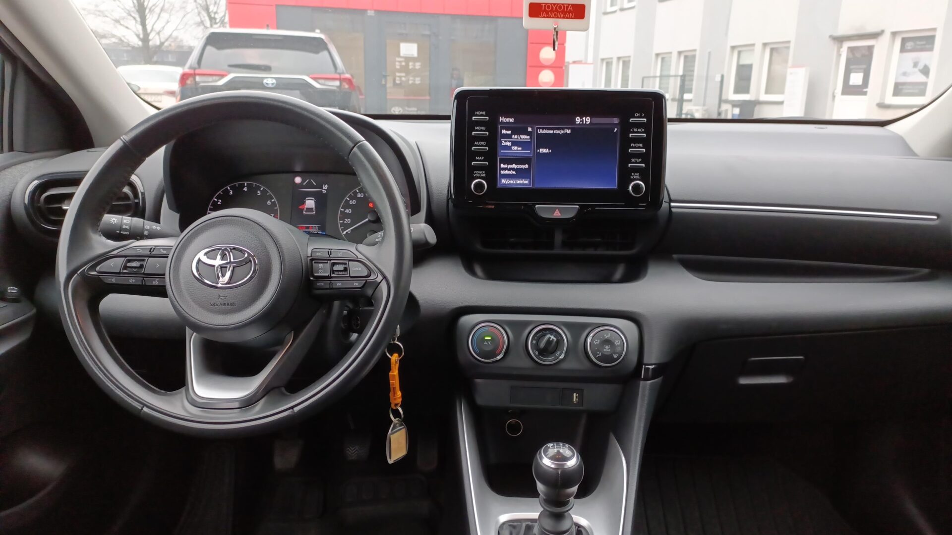 Toyota Yaris - zdjęcie 9