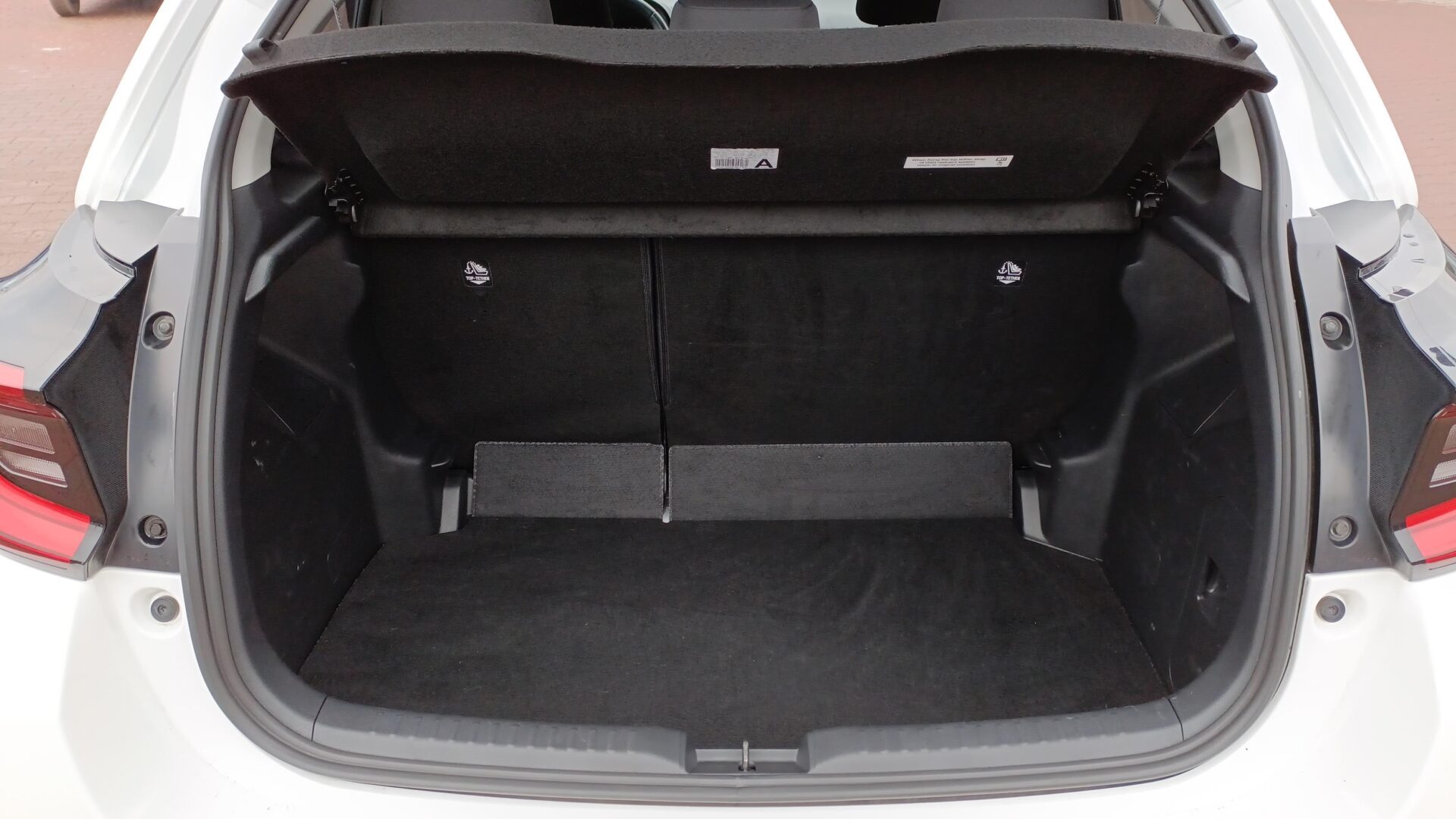 Toyota Yaris - zdjęcie 18