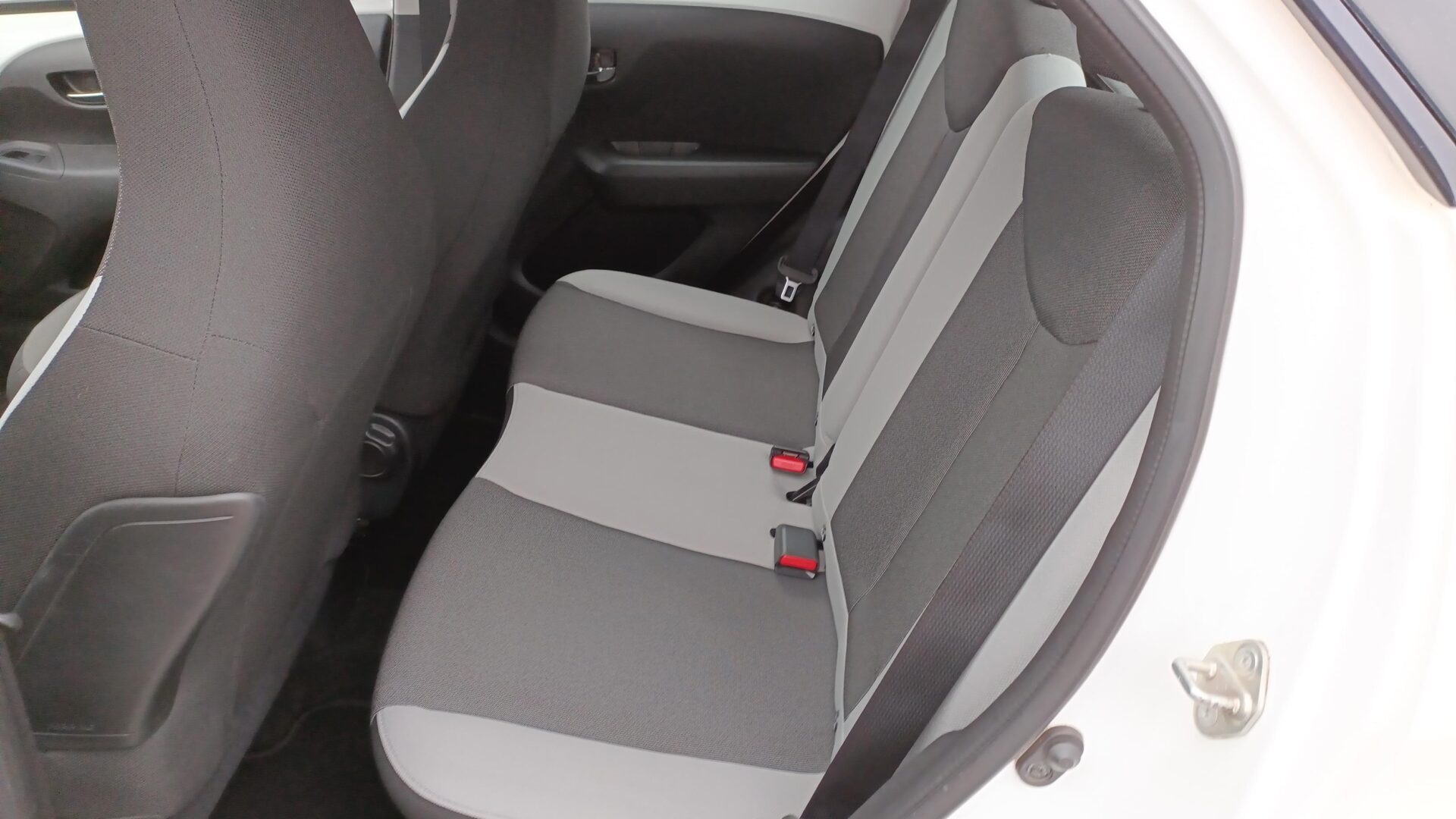 Toyota Aygo - zdjęcie 10