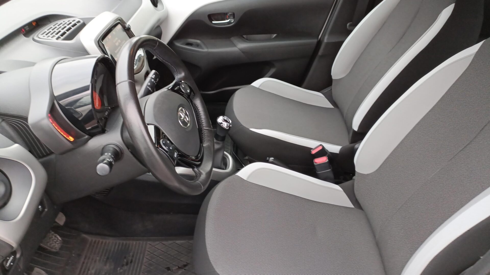 Toyota Aygo - zdjęcie 11