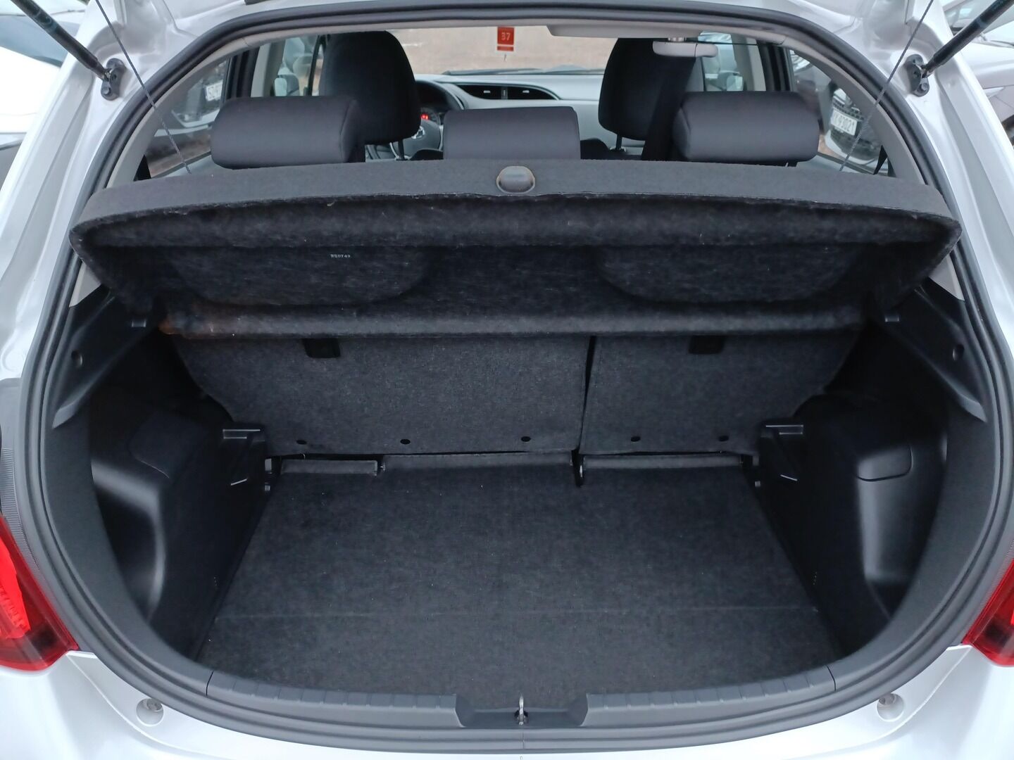 Toyota Yaris - zdjęcie 13