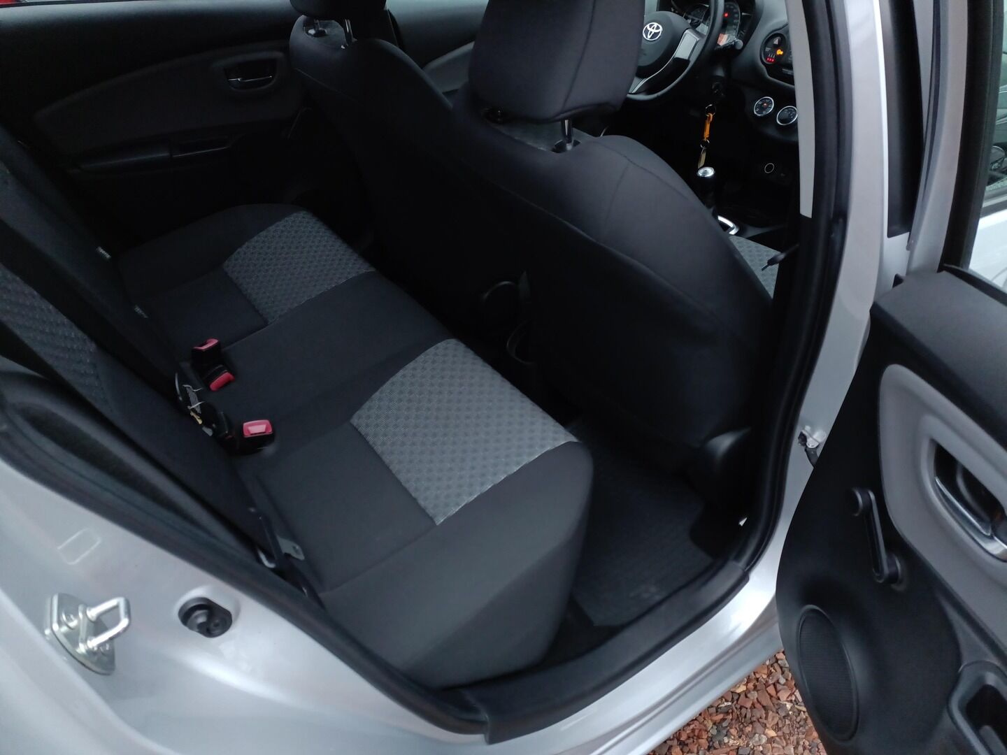 Toyota Yaris - zdjęcie 12