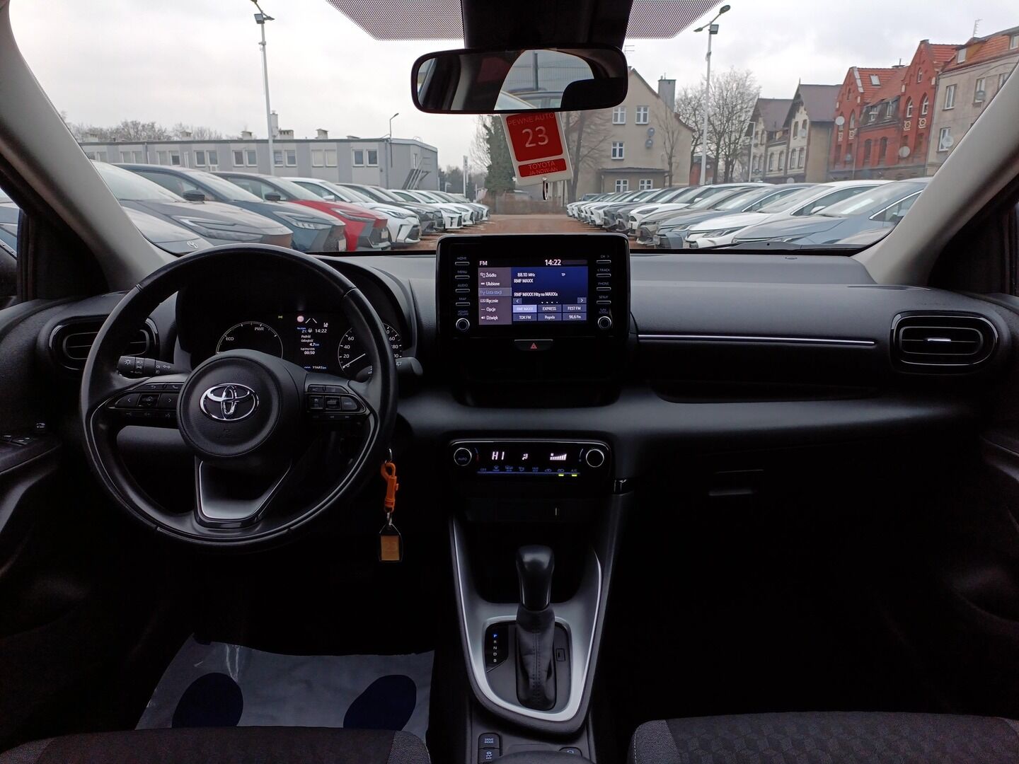 Toyota Yaris - zdjęcie 14