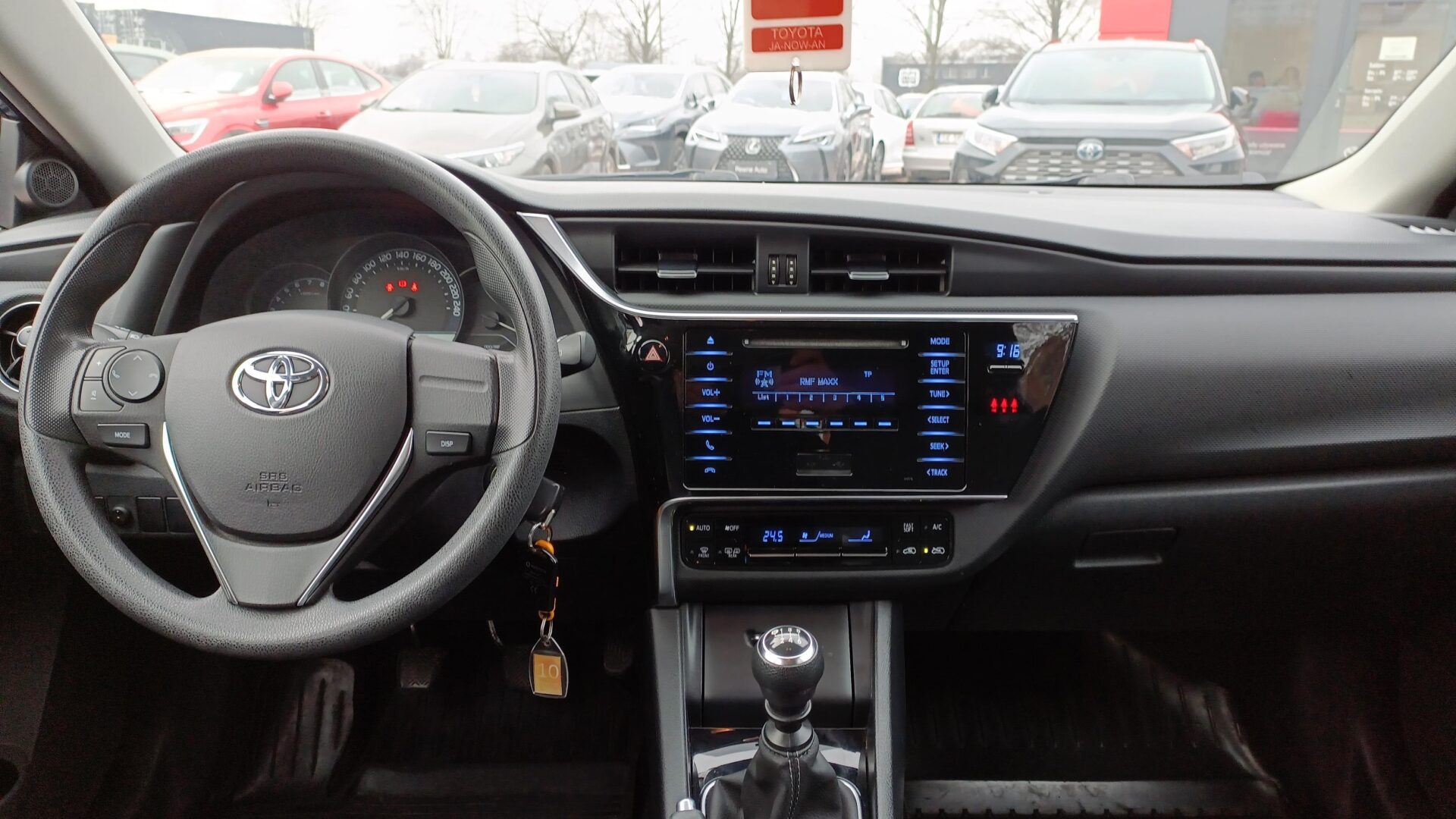 Toyota Auris - zdjęcie 9