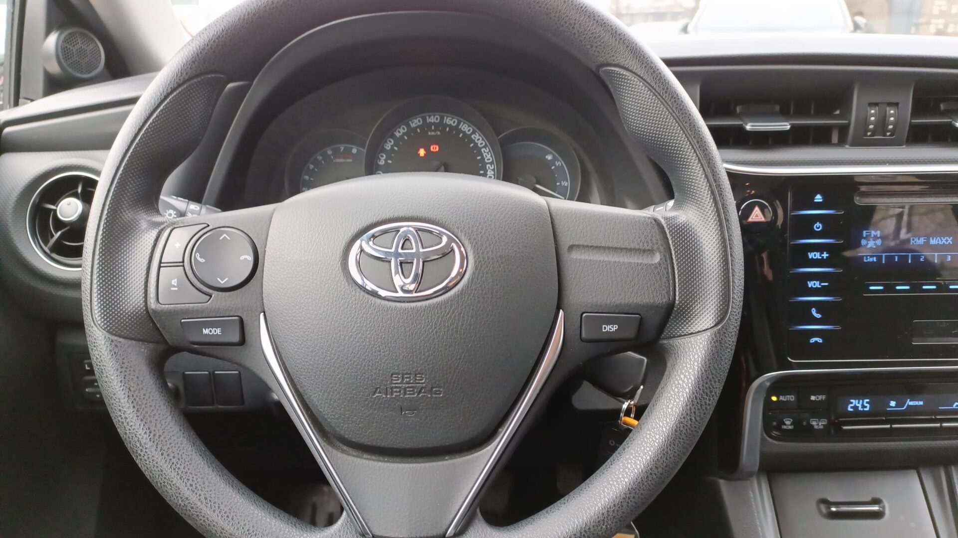 Toyota Auris - zdjęcie 15