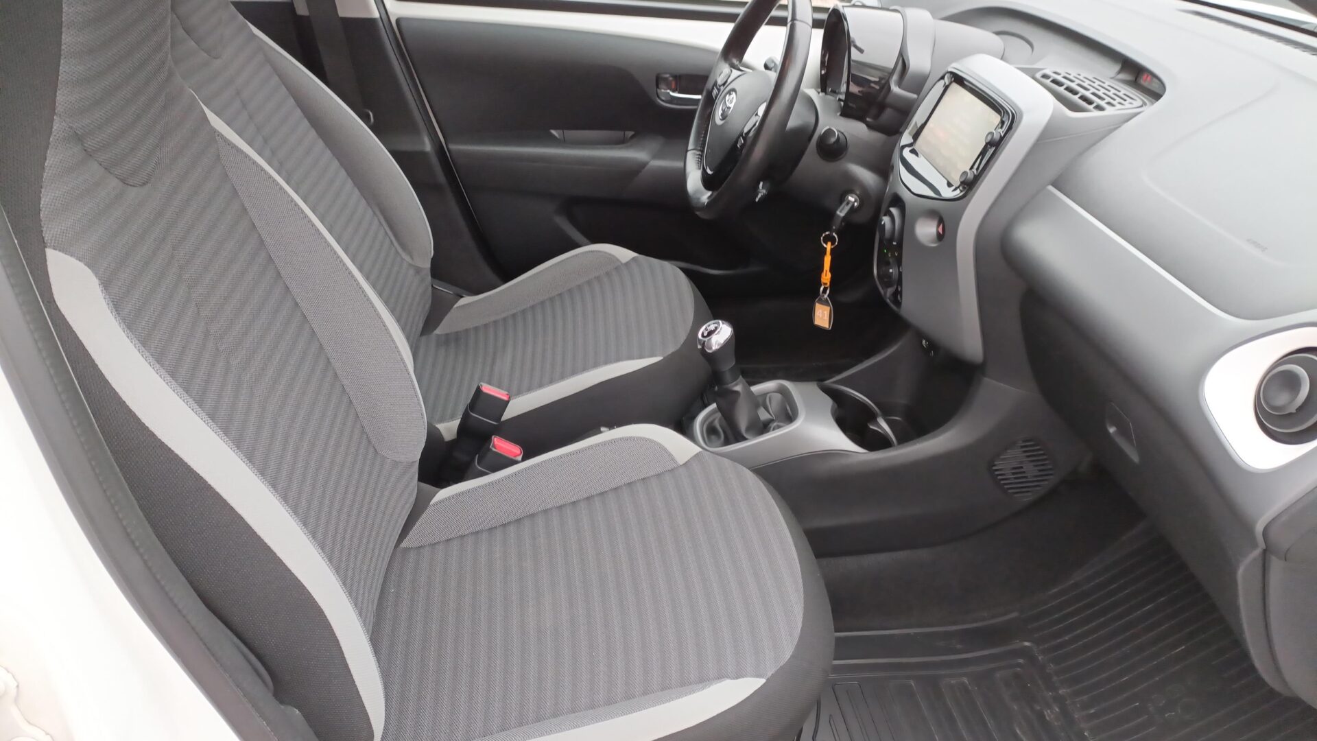 Toyota Aygo - zdjęcie 11