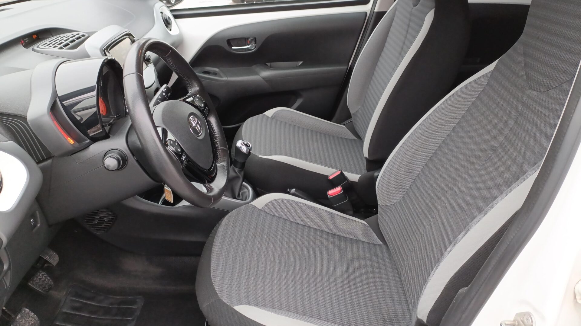 Toyota Aygo - zdjęcie 9