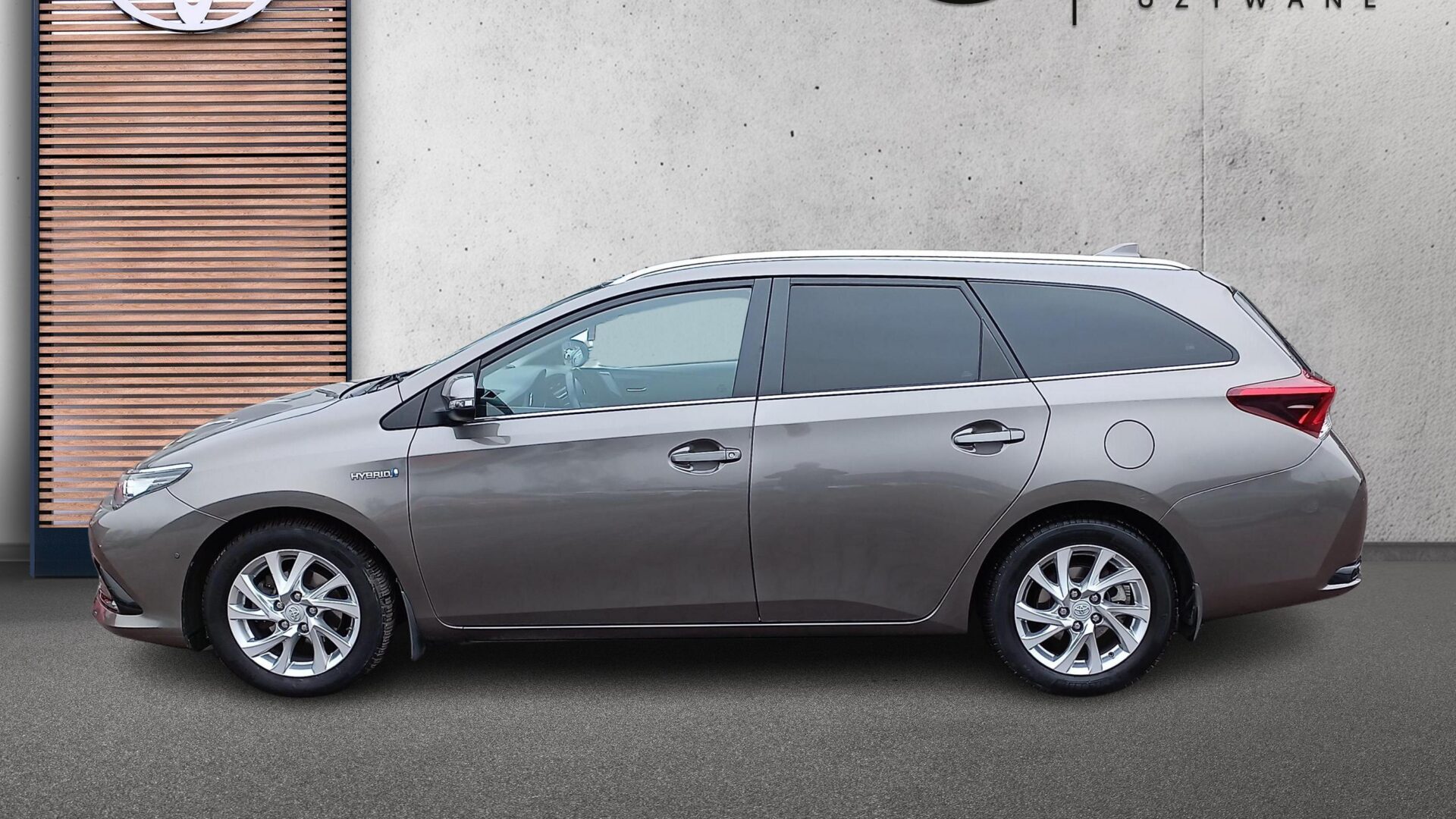 Toyota Auris - zdjęcie 2