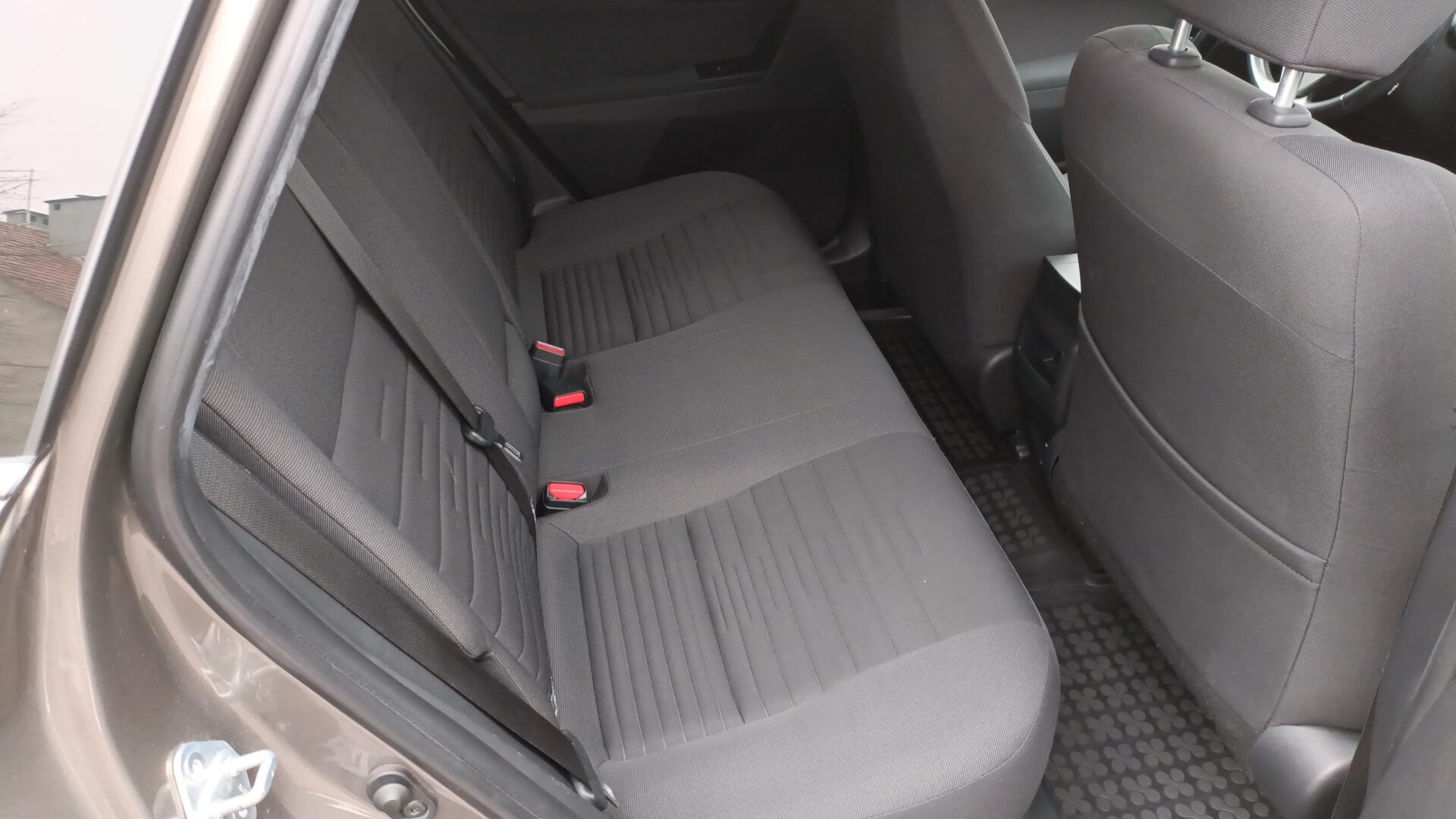 Toyota Auris - zdjęcie 12