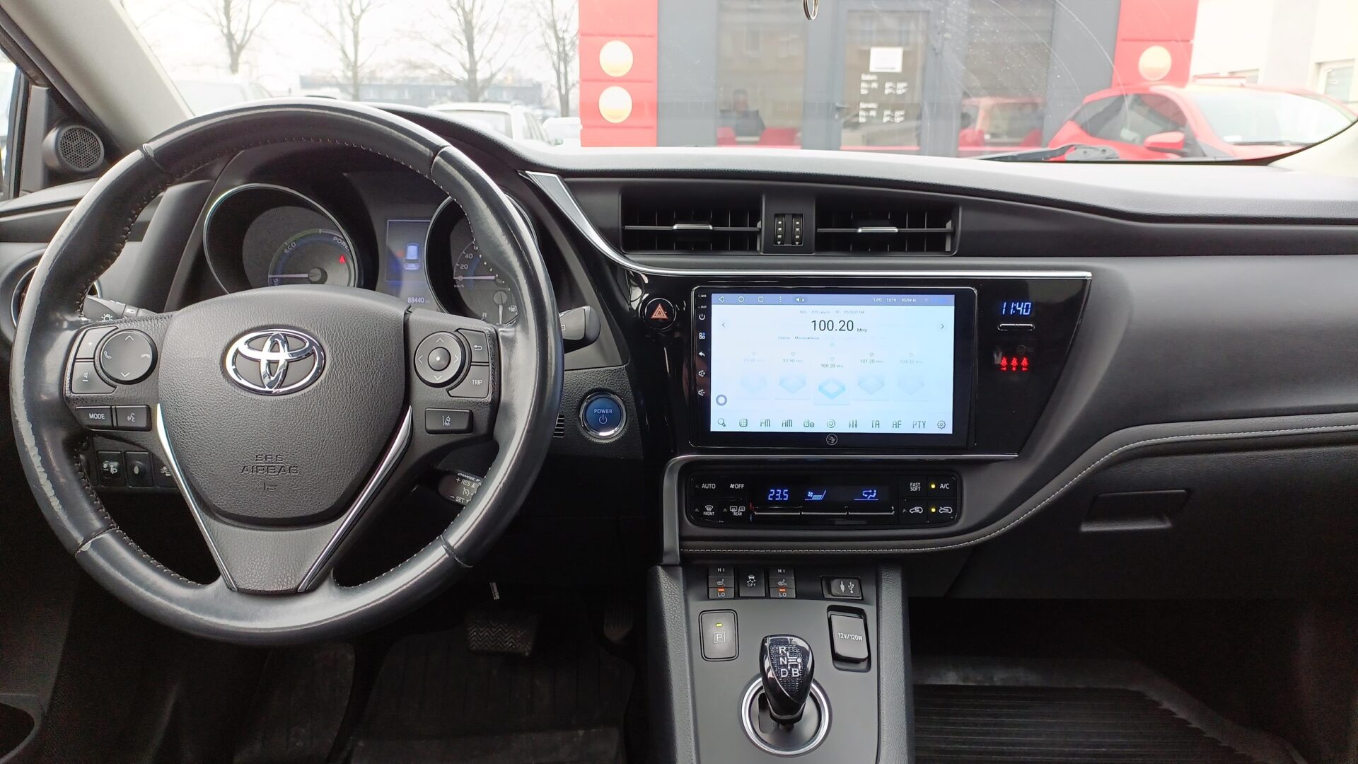 Toyota Auris - zdjęcie 13