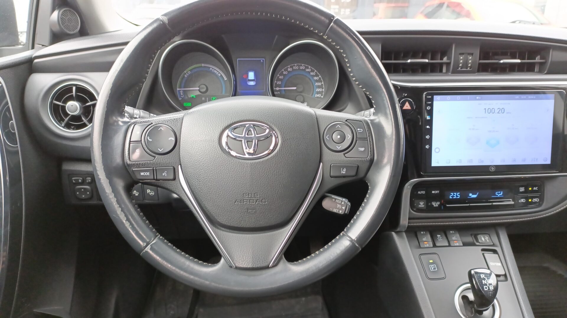 Toyota Auris - zdjęcie 14