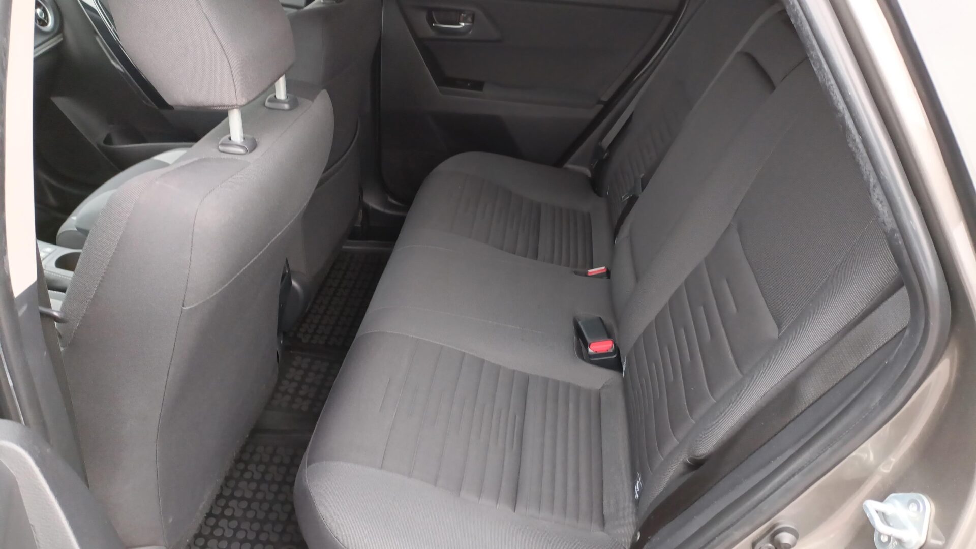 Toyota Auris - zdjęcie 10