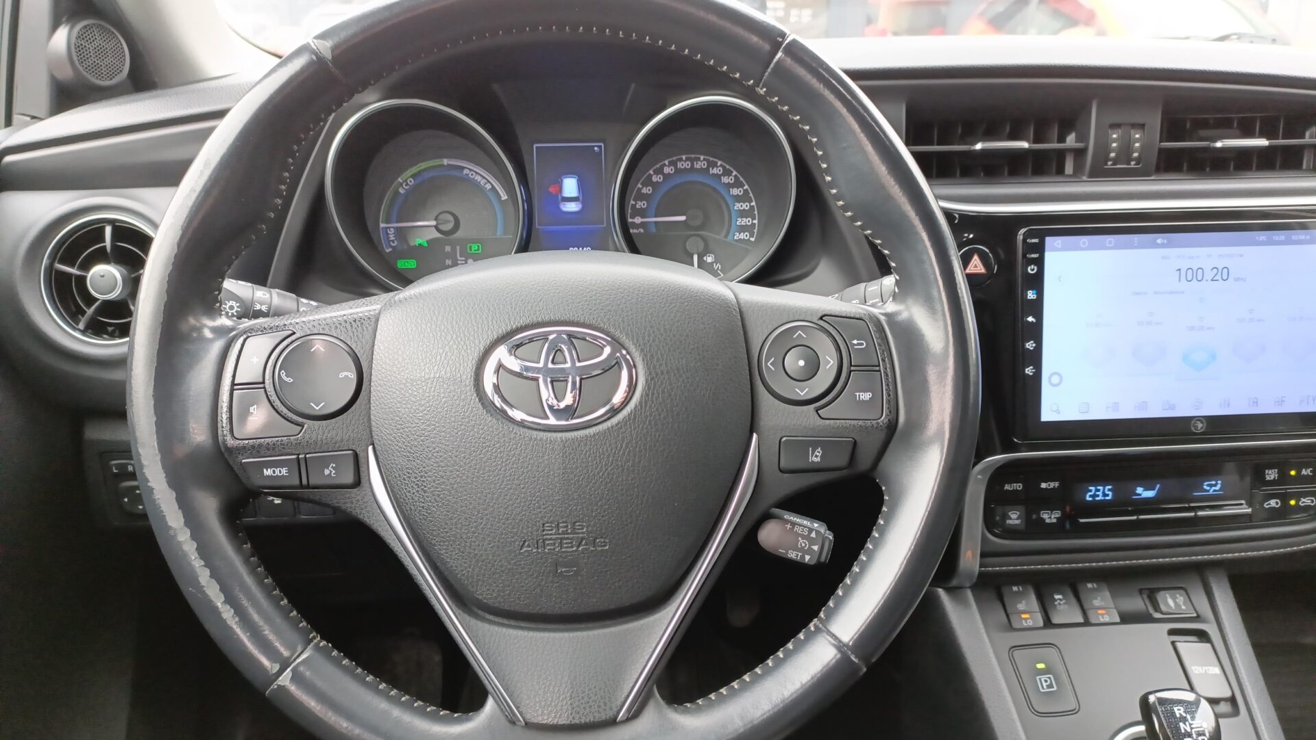 Toyota Auris - zdjęcie 15