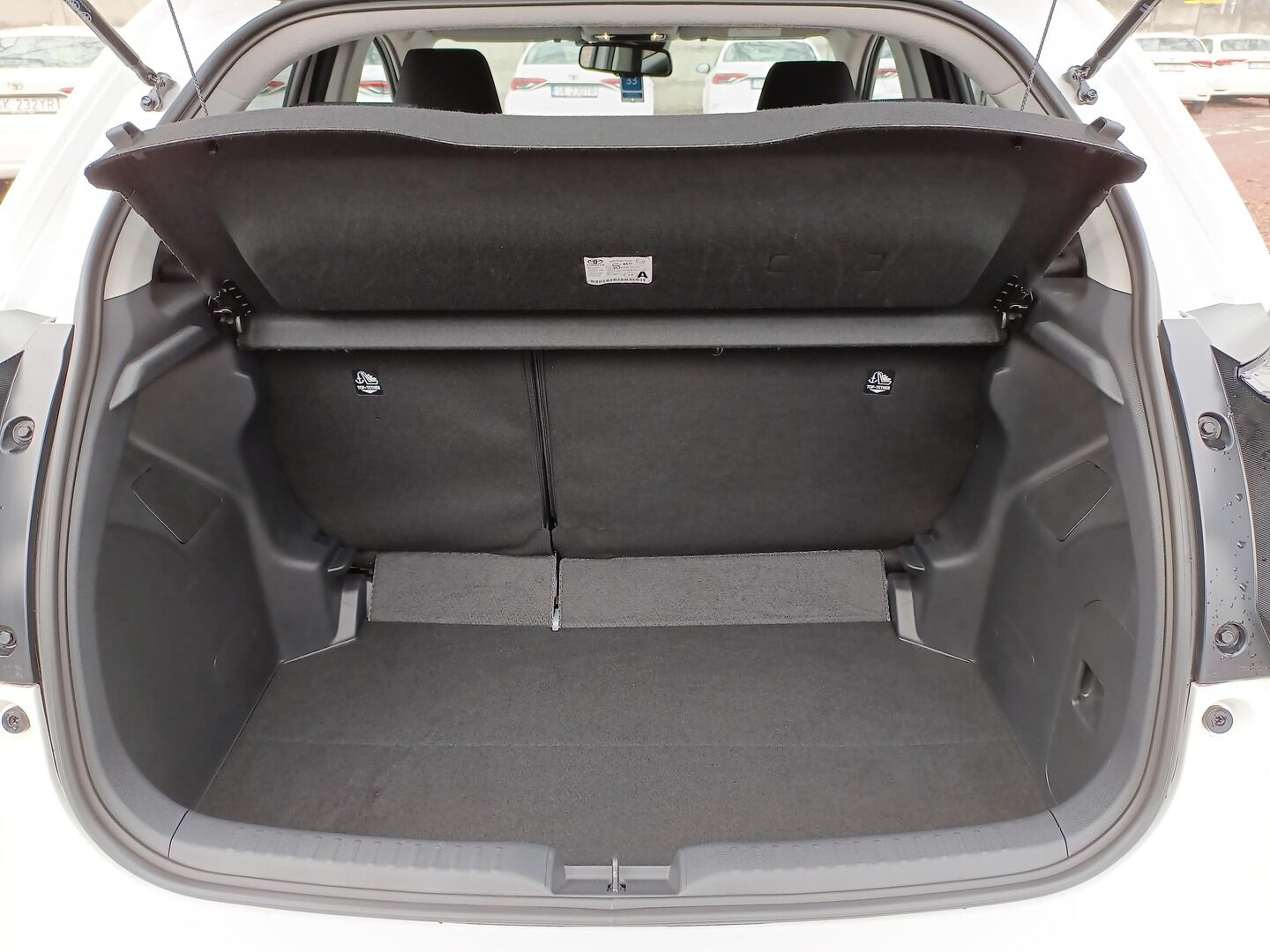 Toyota Yaris - zdjęcie 18