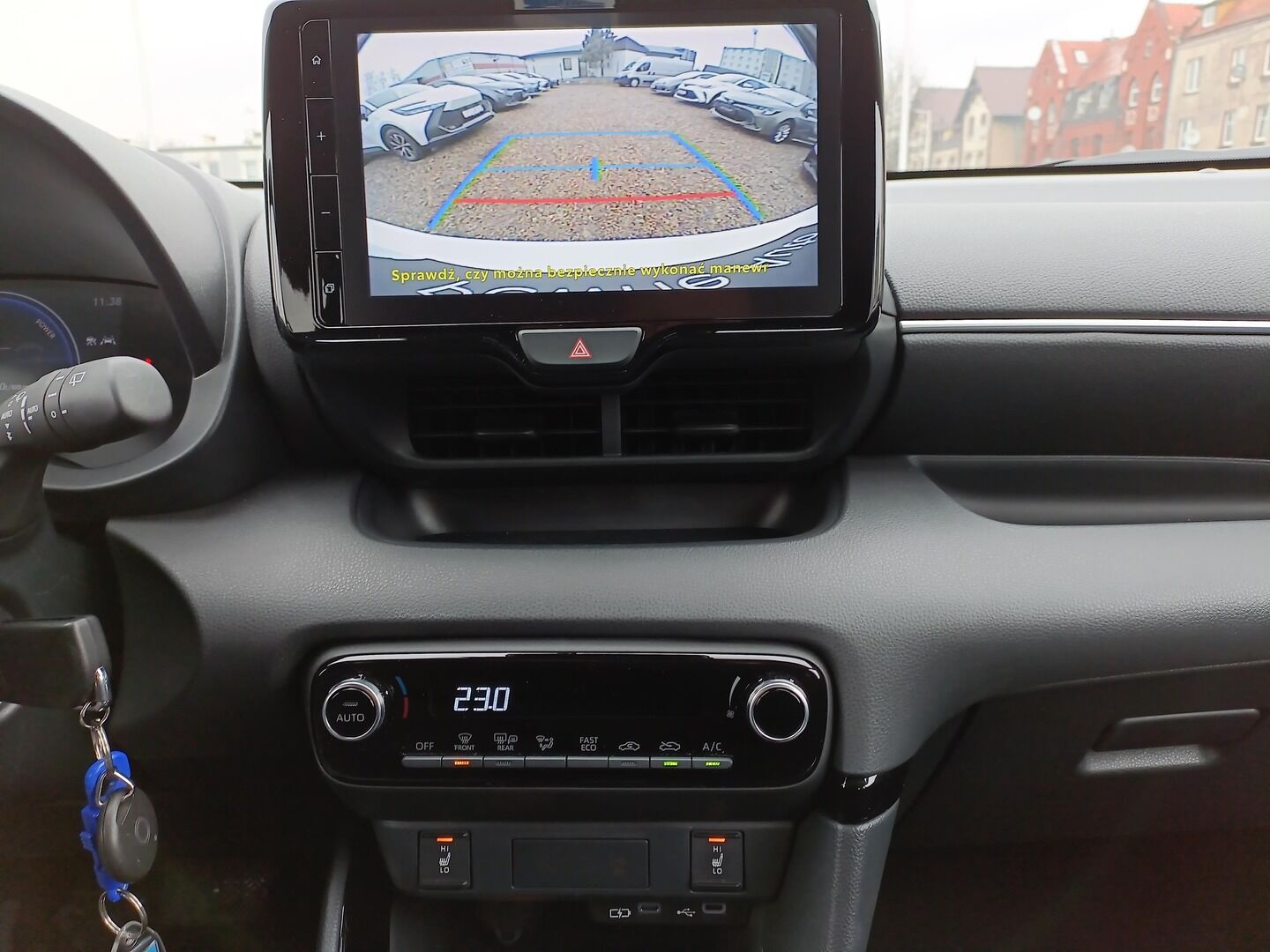 Toyota Yaris - zdjęcie 17