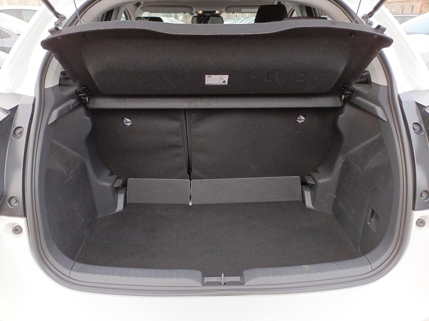 Toyota Yaris - zdjęcie 18