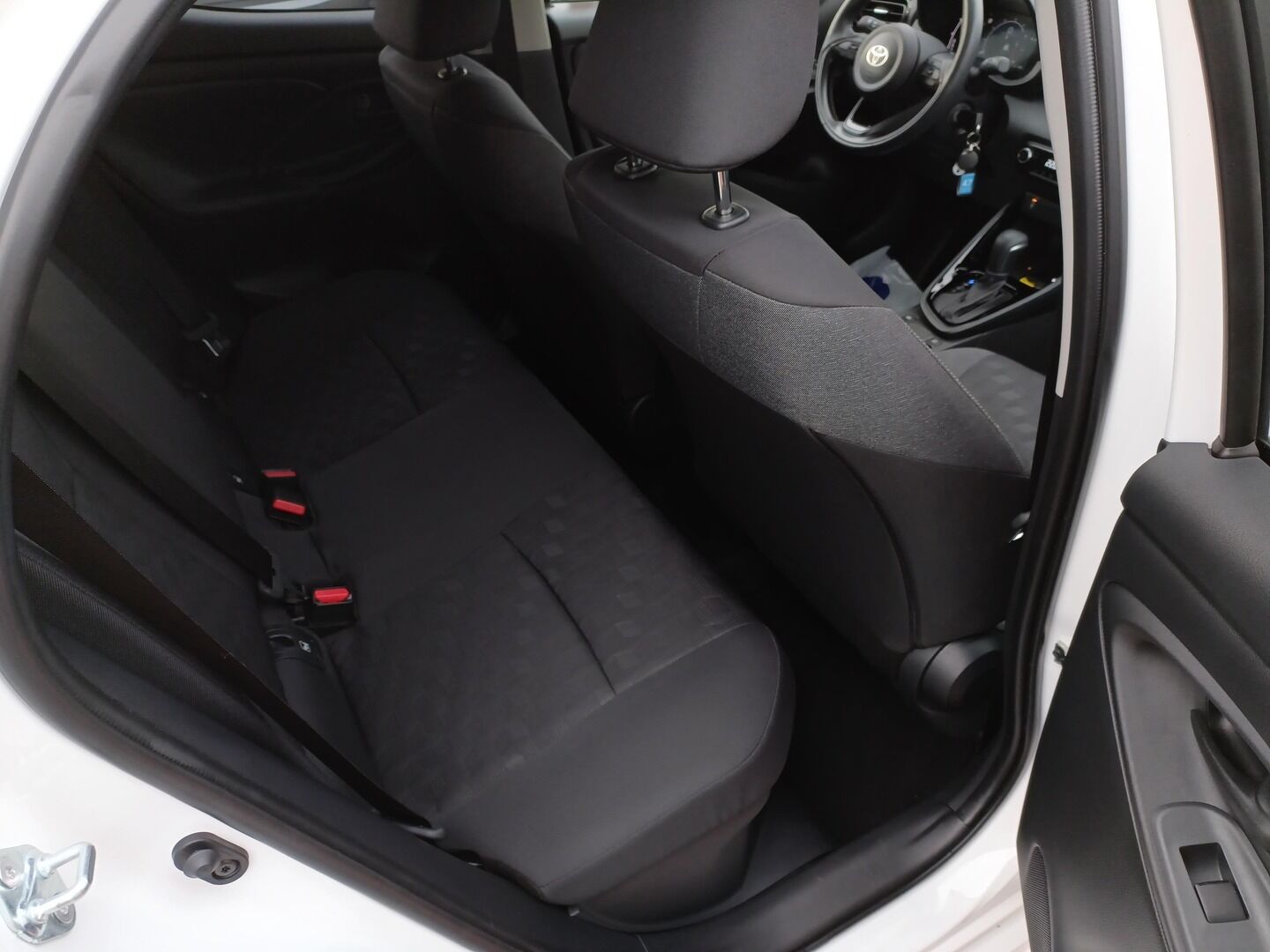 Toyota Yaris - zdjęcie 12