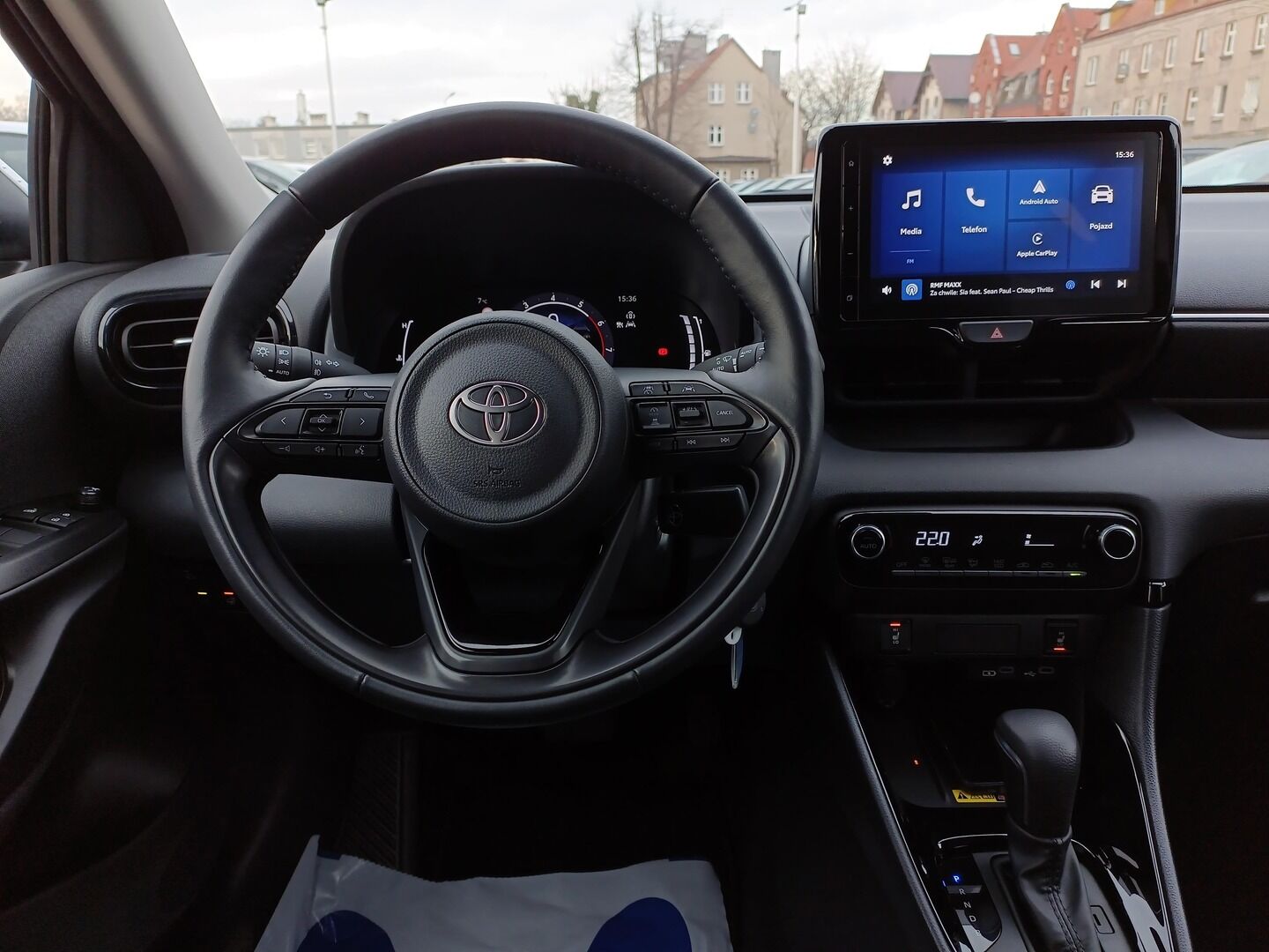 Toyota Yaris - zdjęcie 14