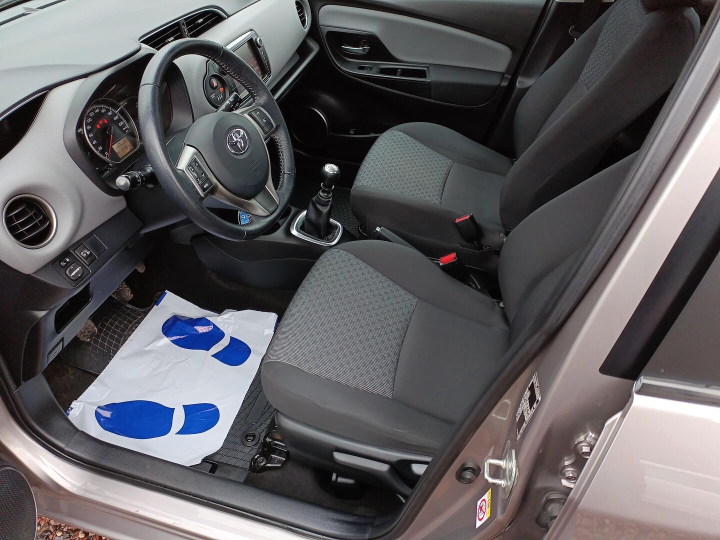 Toyota Yaris - zdjęcie 9