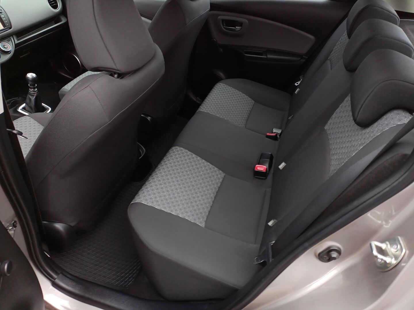 Toyota Yaris - zdjęcie 10