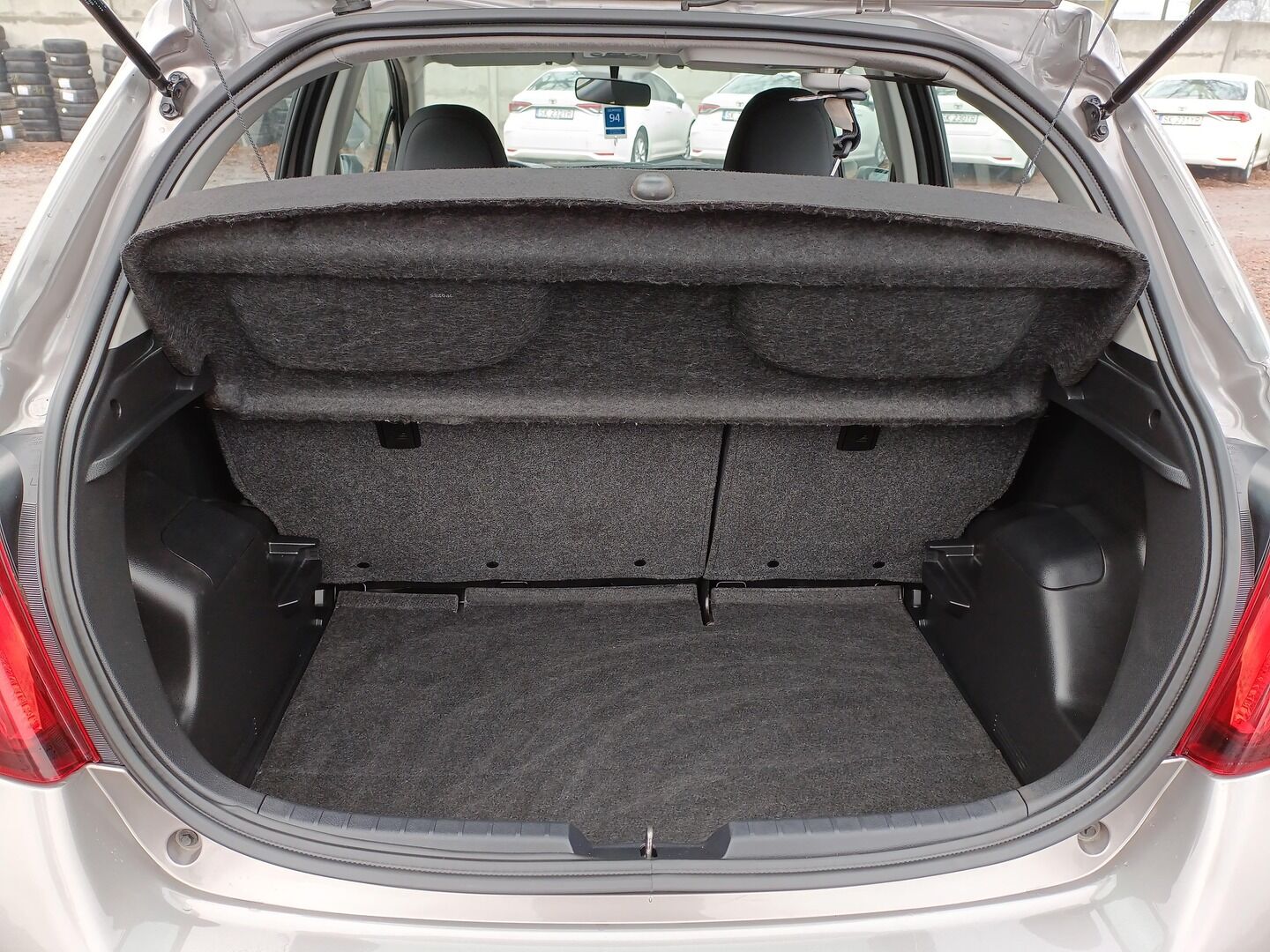 Toyota Yaris - zdjęcie 18