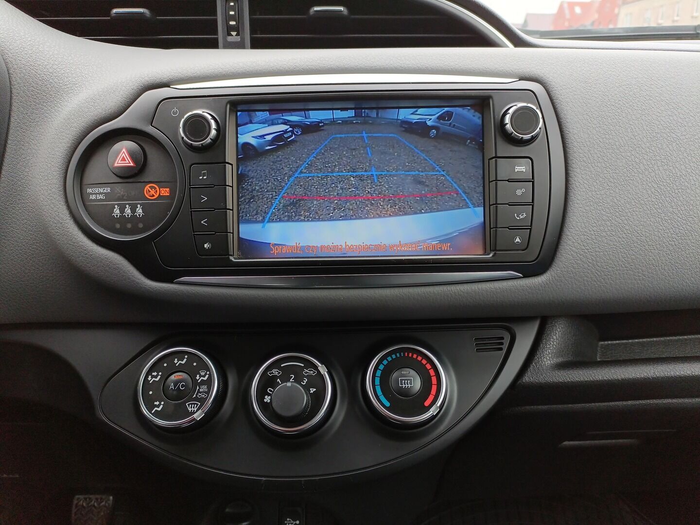 Toyota Yaris - zdjęcie 16