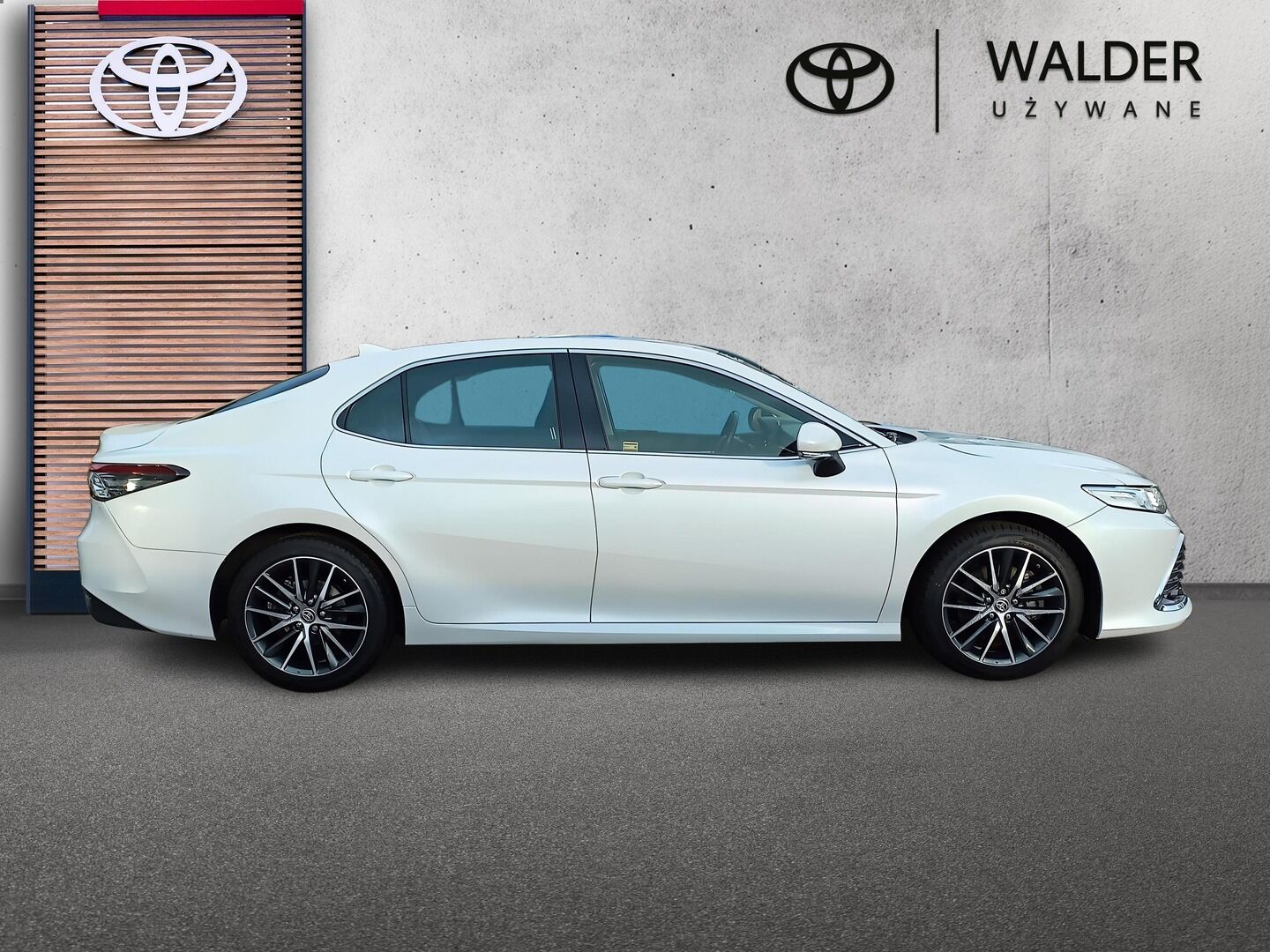 Toyota Camry - zdjęcie 6