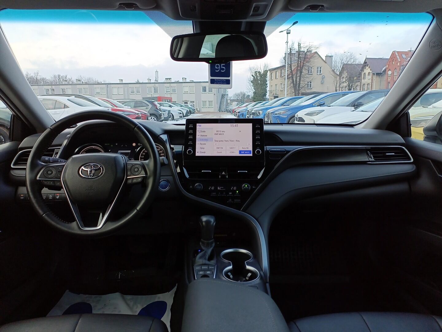 Toyota Camry - zdjęcie 13