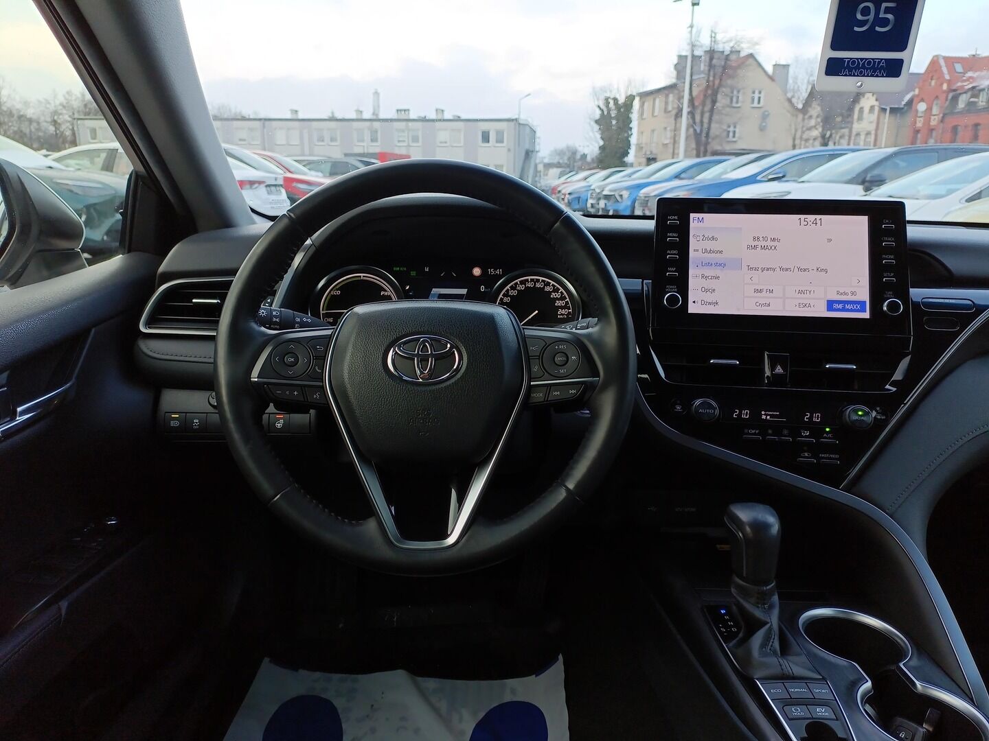 Toyota Camry - zdjęcie 14