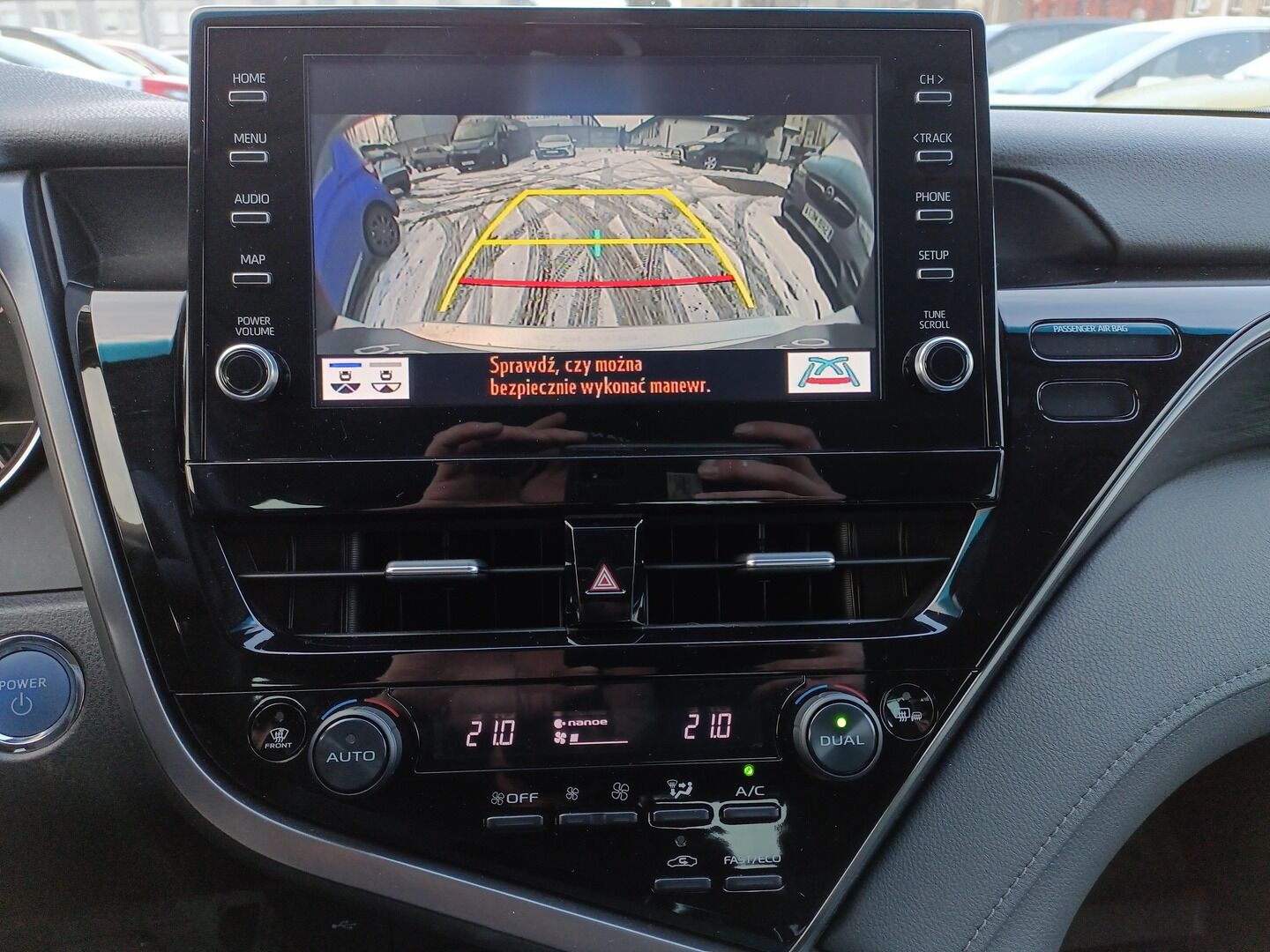 Toyota Camry - zdjęcie 16