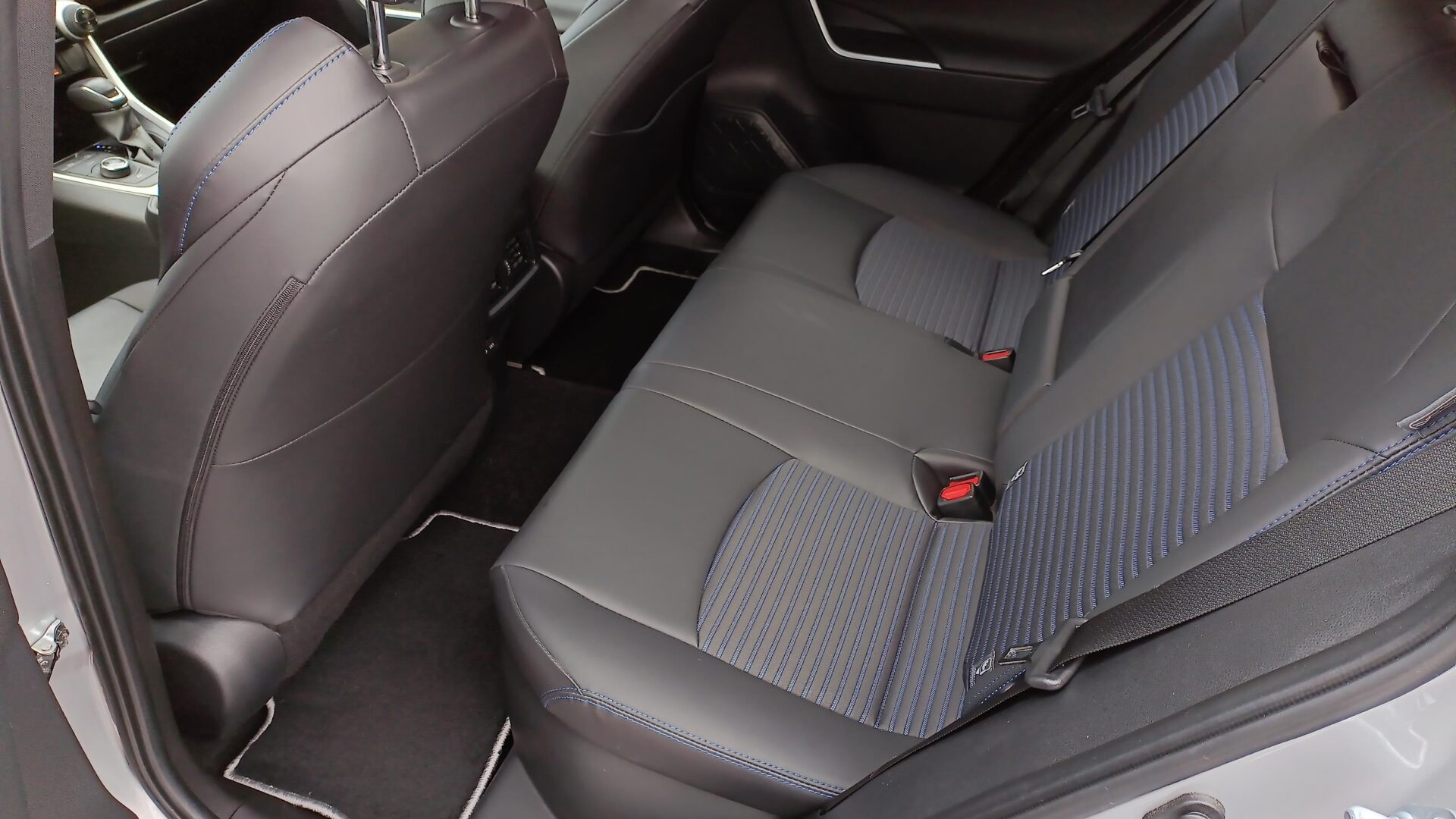 Toyota RAV4 - zdjęcie 12