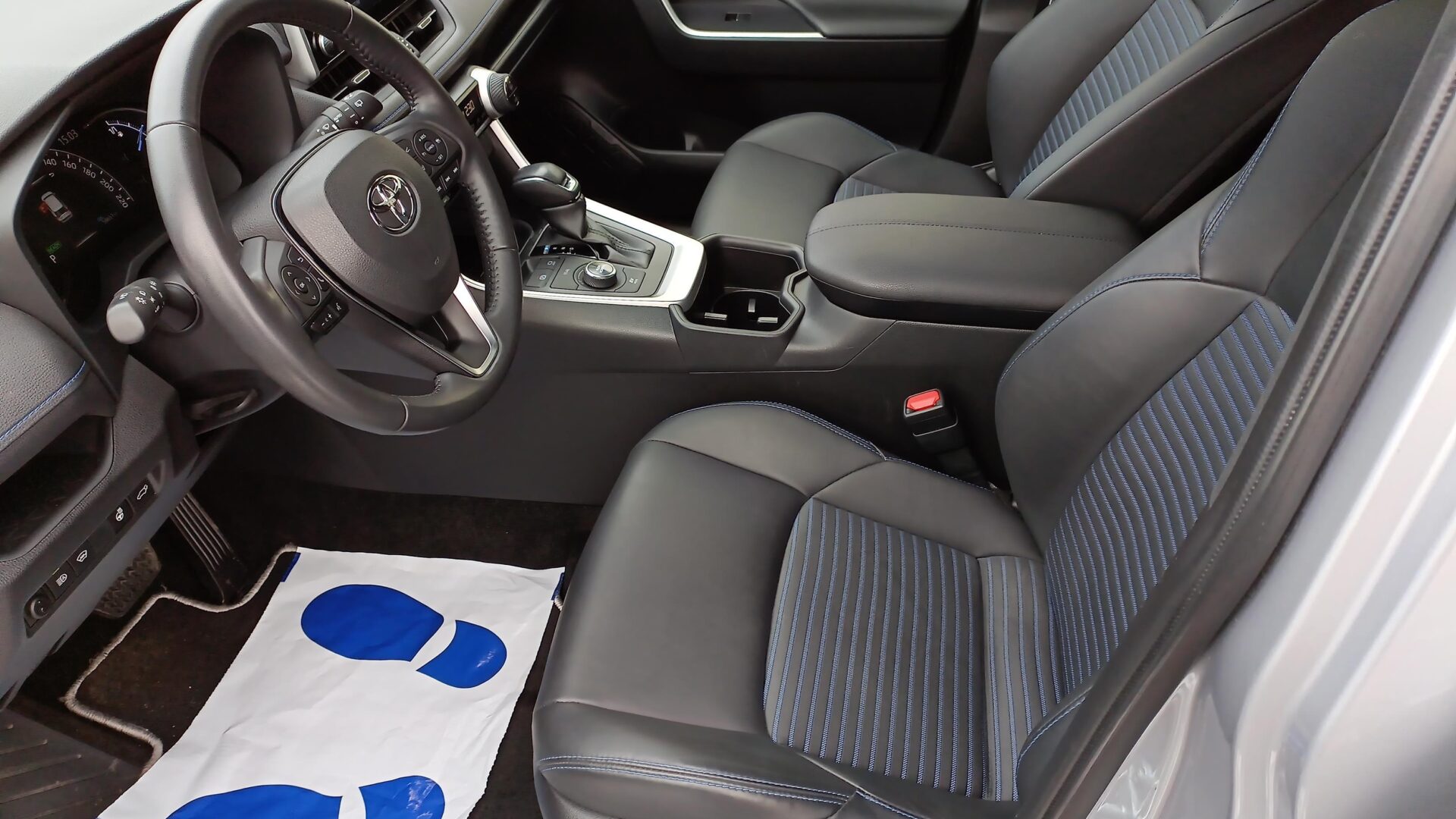 Toyota RAV4 - zdjęcie 10