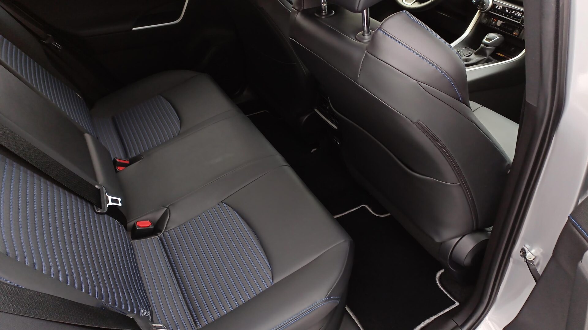 Toyota RAV4 - zdjęcie 13