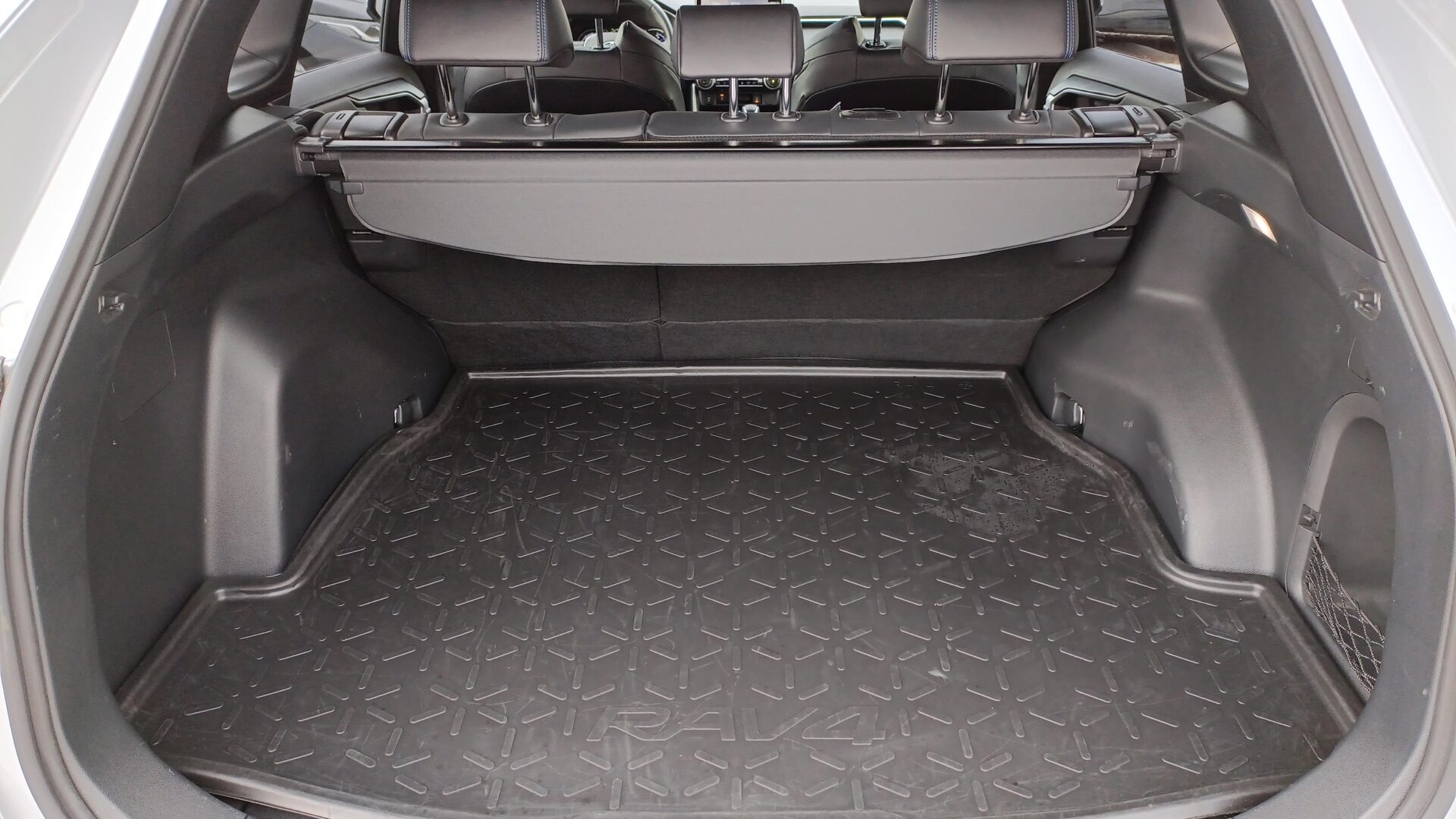 Toyota RAV4 - zdjęcie 18