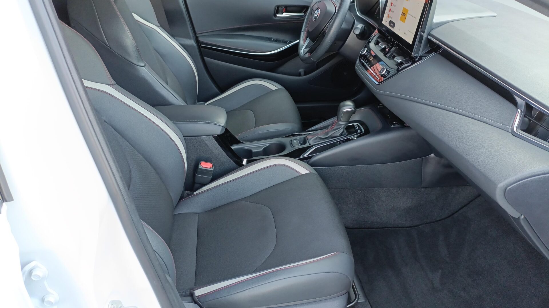 Toyota Corolla - zdjęcie 9