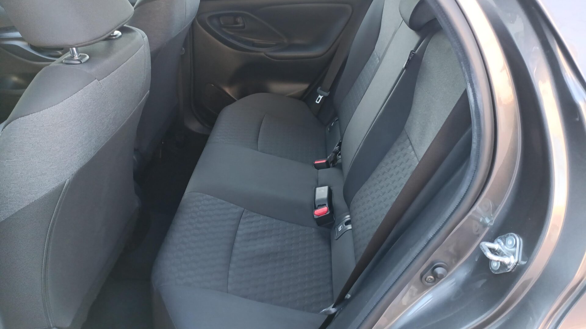 Toyota Yaris - zdjęcie 14