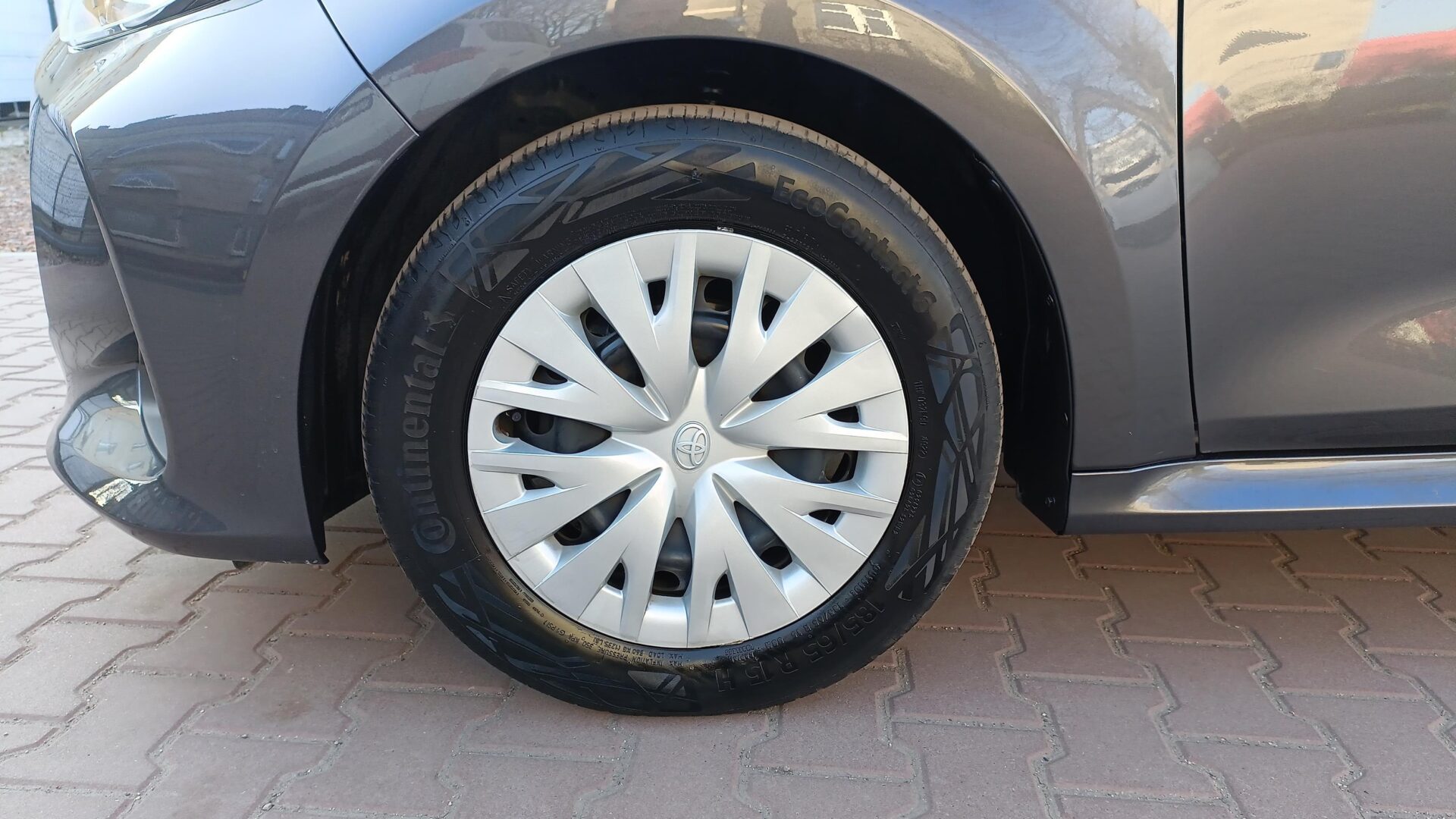 Toyota Yaris - zdjęcie 19