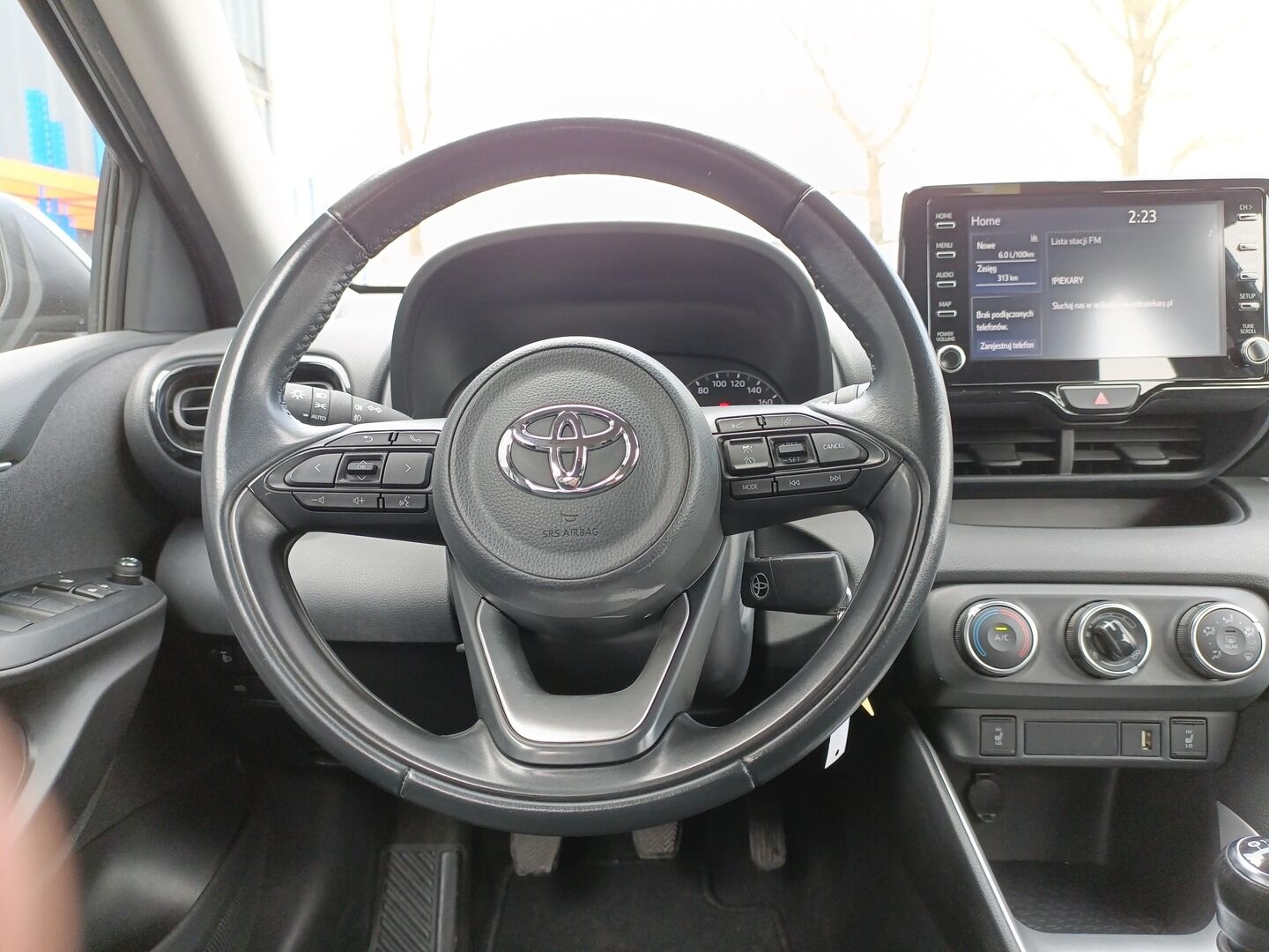 Toyota Yaris - zdjęcie 12