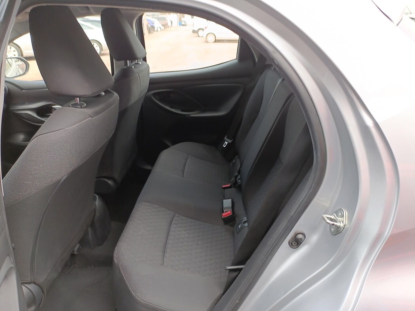 Toyota Yaris - zdjęcie 14