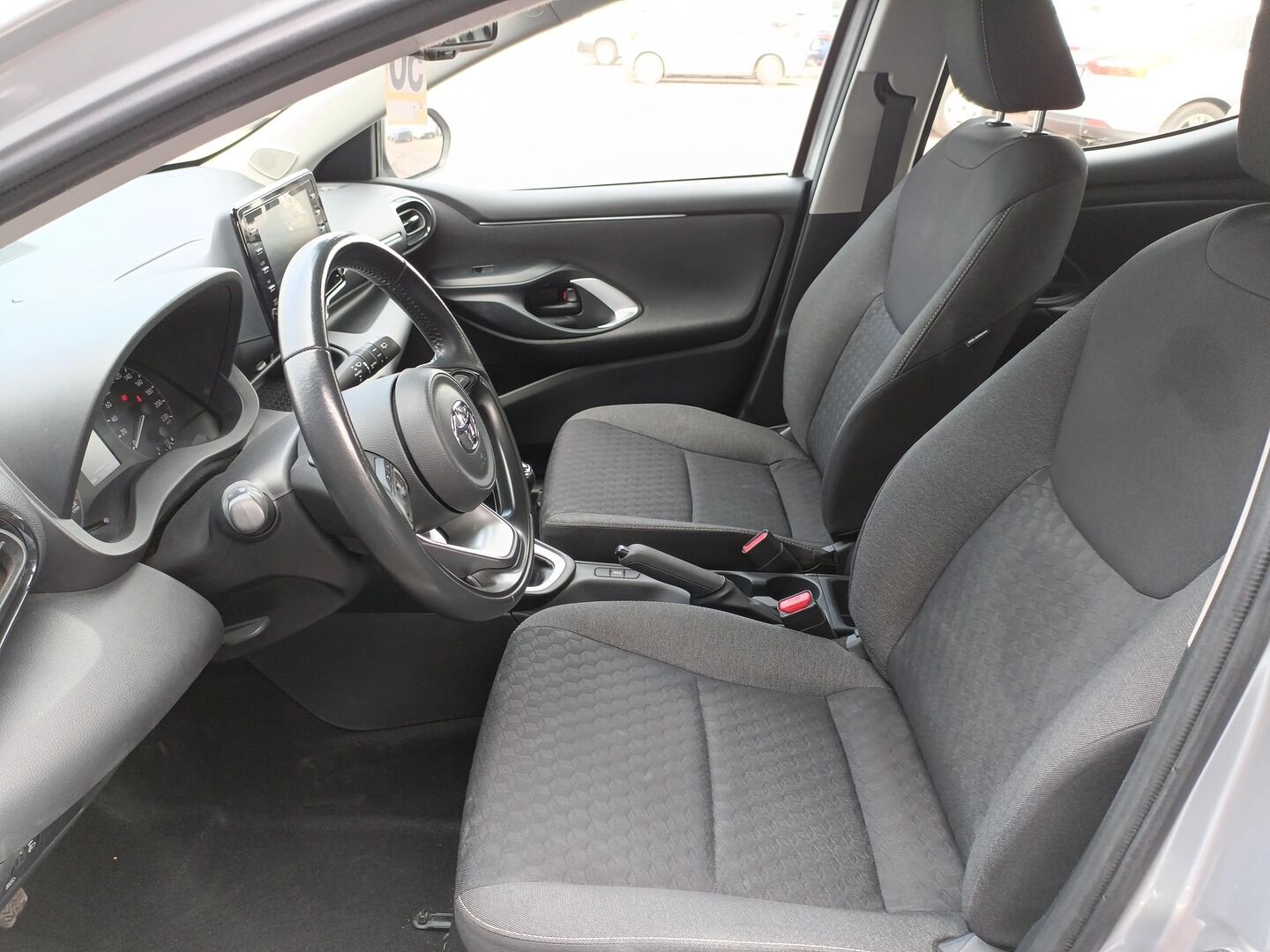 Toyota Yaris - zdjęcie 15