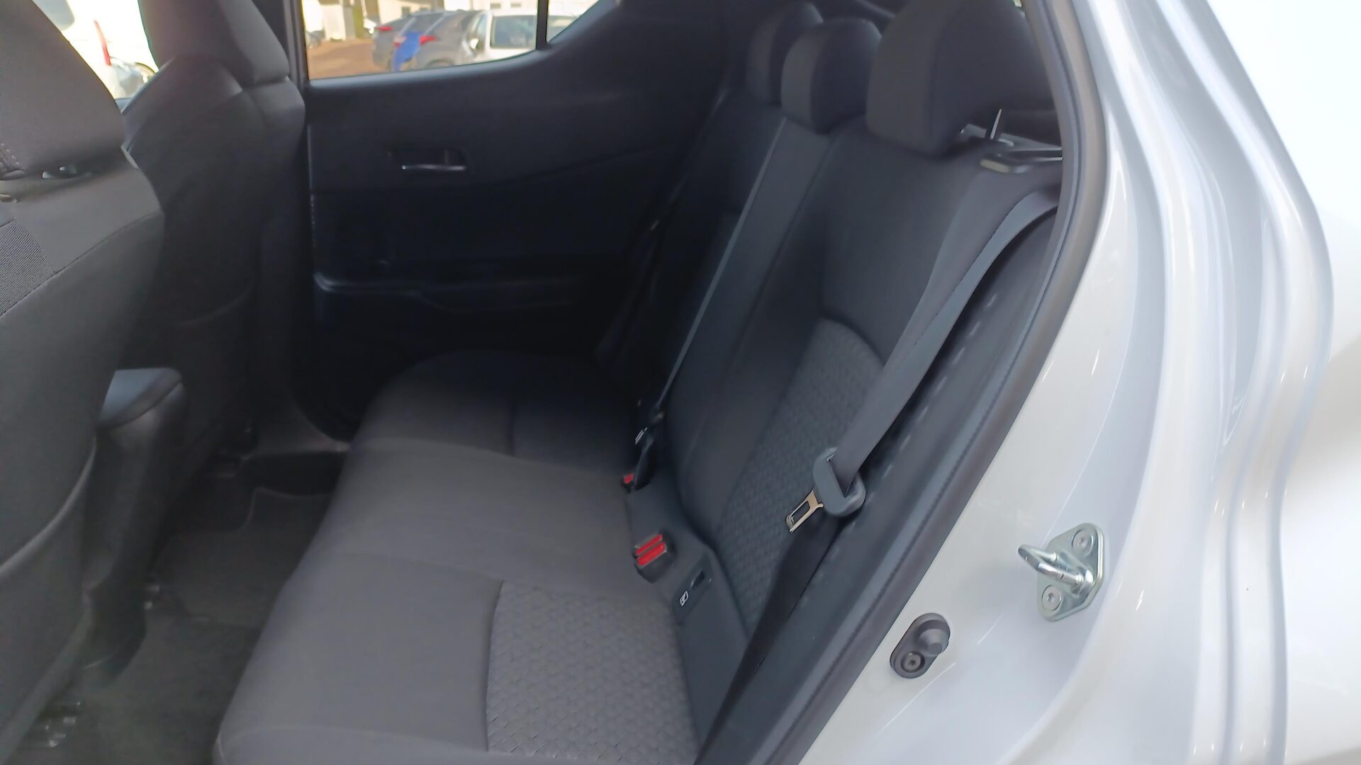 Toyota C-HR - zdjęcie 14