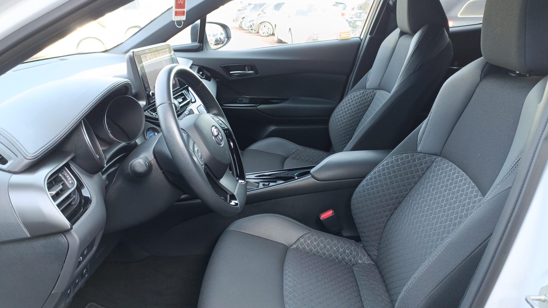 Toyota C-HR - zdjęcie 15