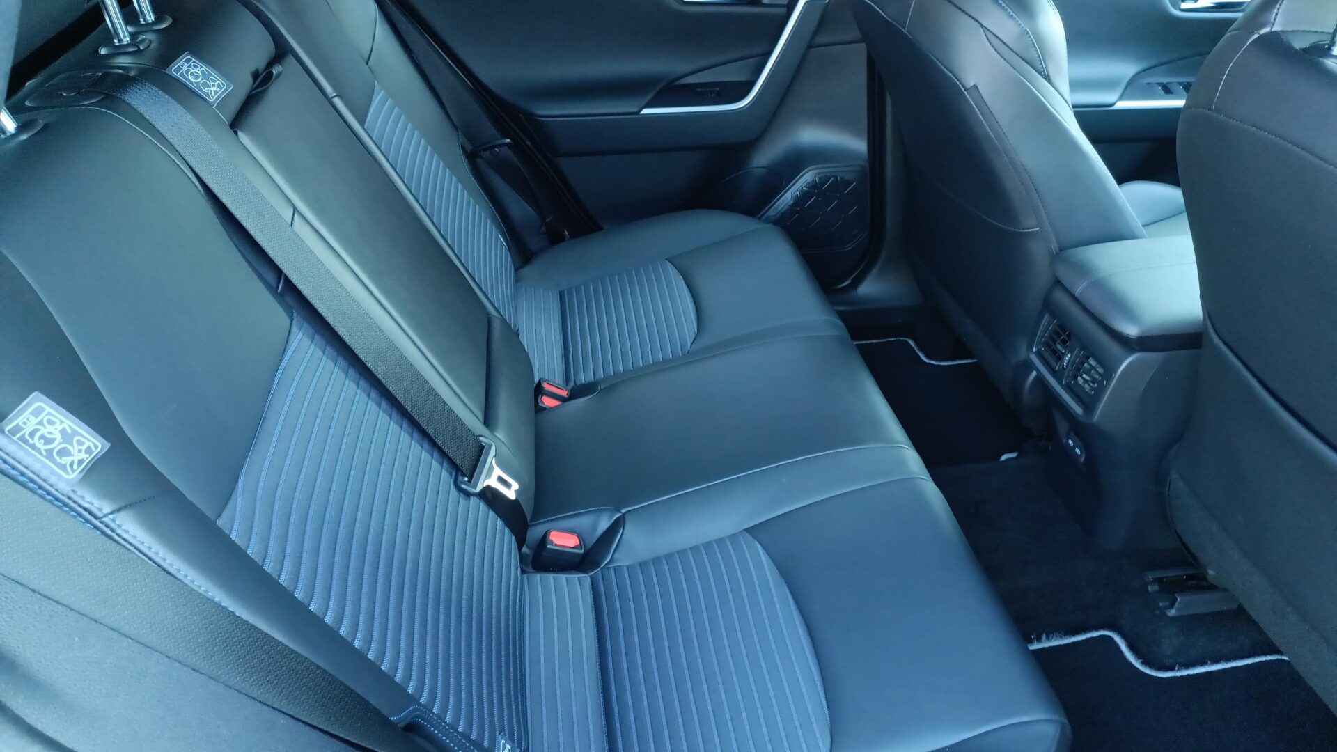 Toyota RAV4 - zdjęcie 12