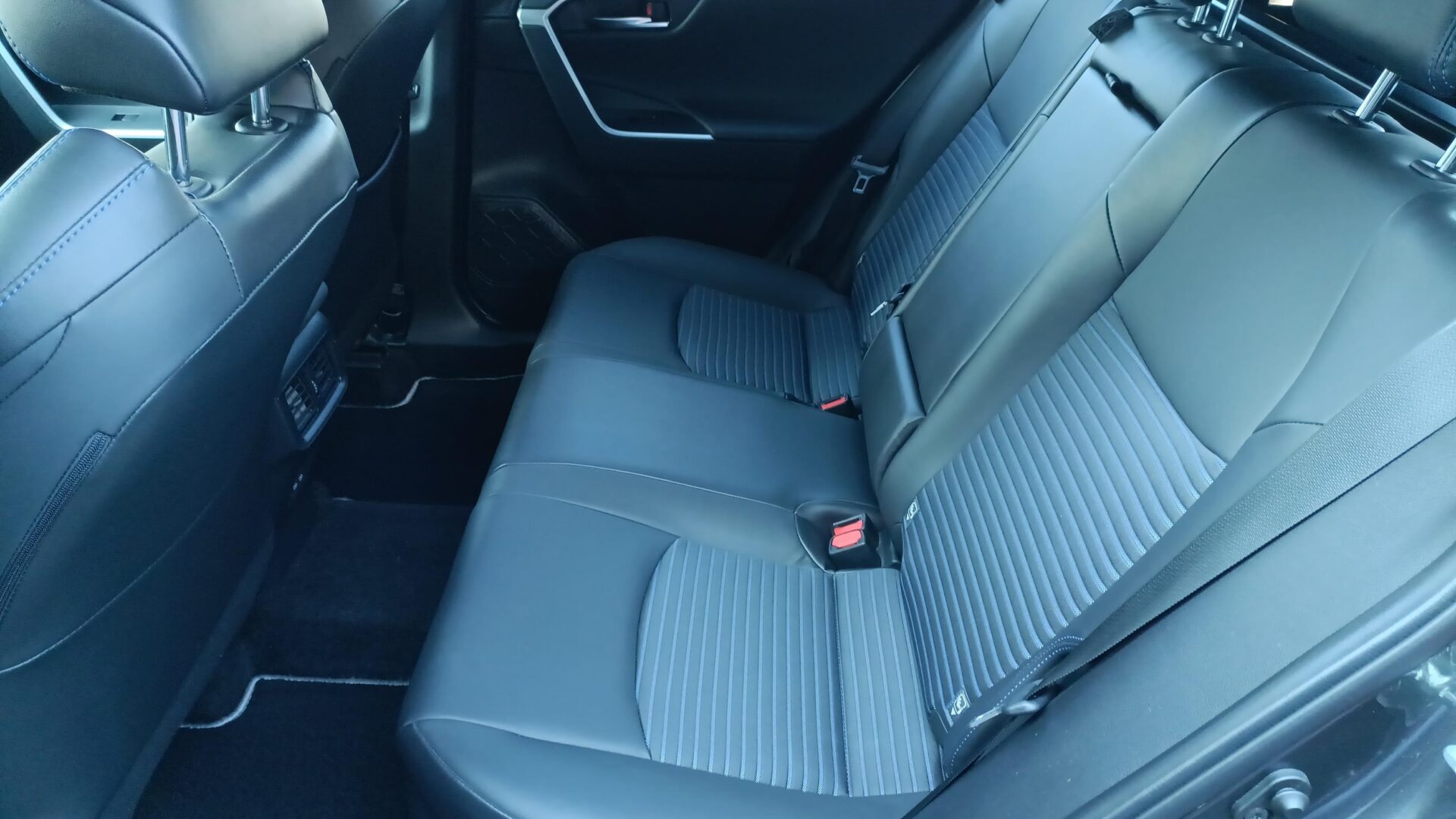 Toyota RAV4 - zdjęcie 10